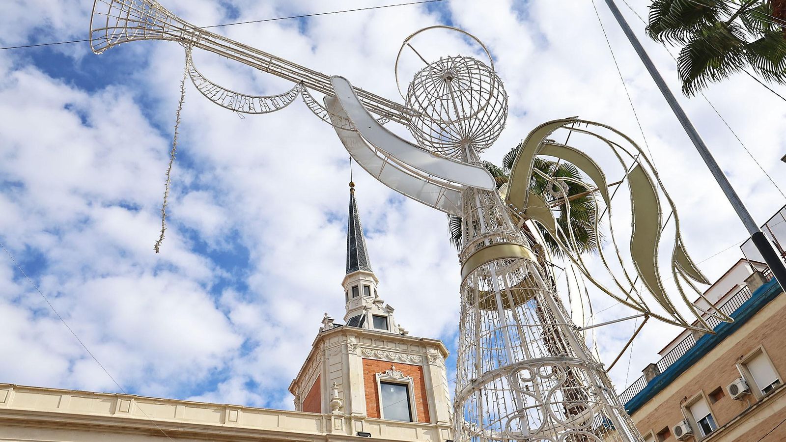 Una de las decoraciones de Navidad de la capital onubense.