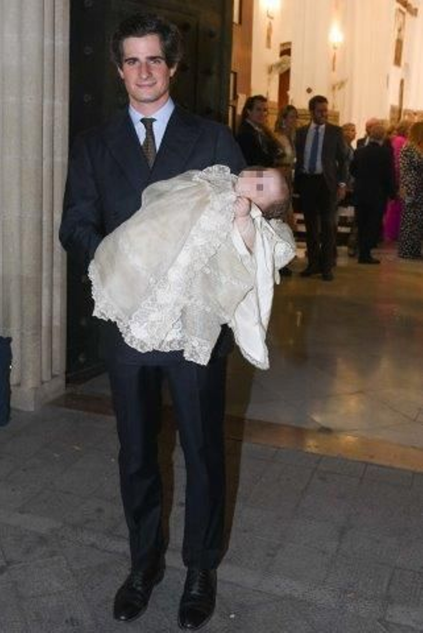 El bautizo de la segunda nieta del duque de Alba en Sevilla, en imágenes