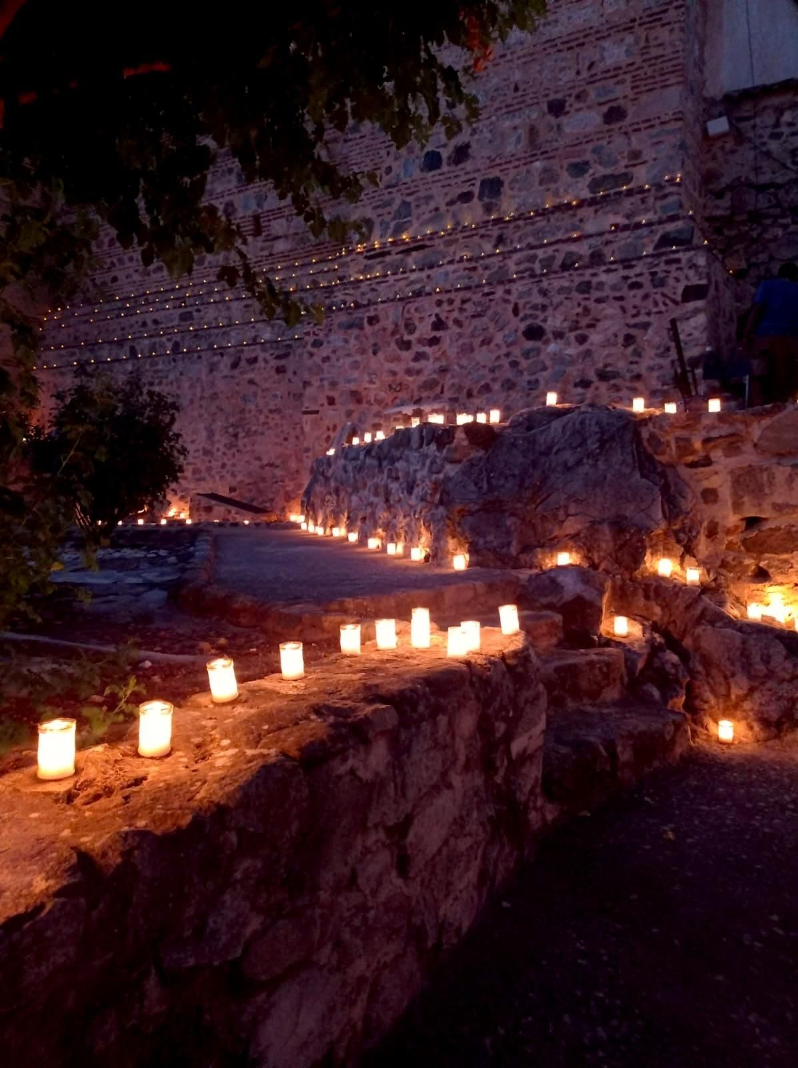 Así es La Noche de las Velas de Aroche