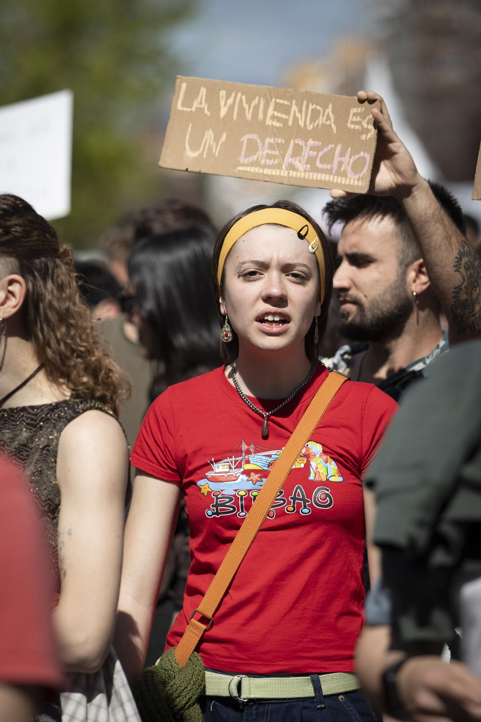 Todas las imágenes de la manifestación contra "el negocio de la vivienda" en Granada