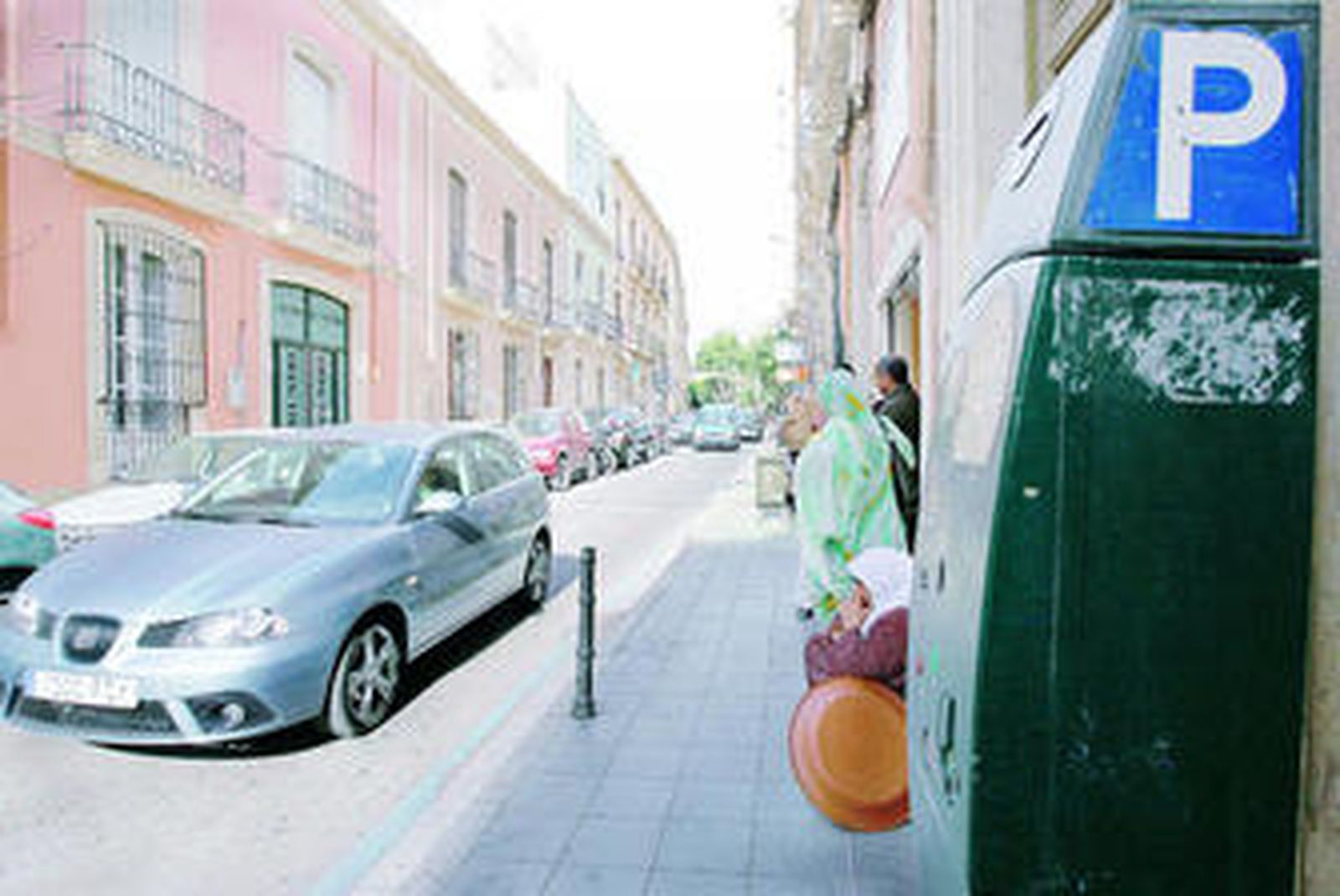 Parquímetro de la zona azul en la calle Almedina.