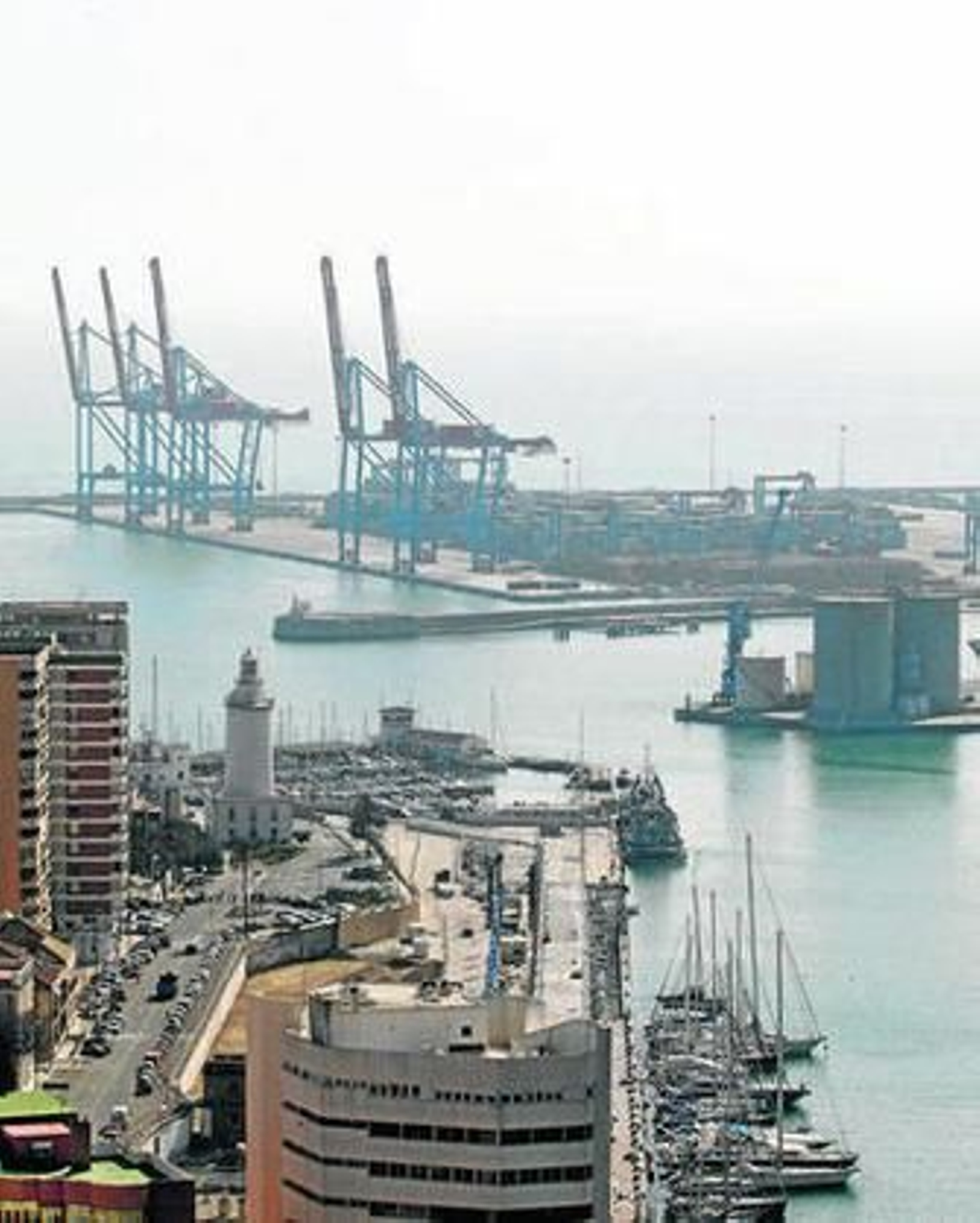 Vista de la terminal de contenedores del puerto de Málaga.