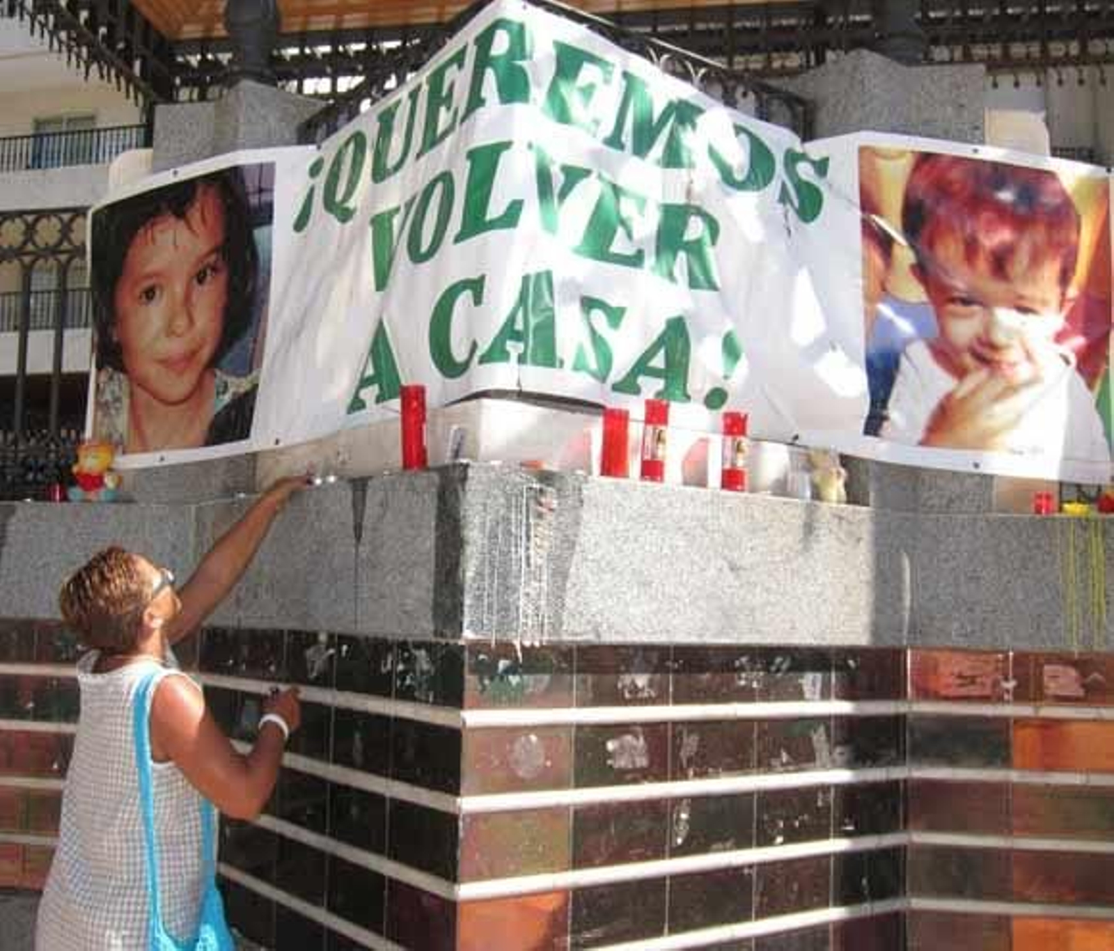 Más de 40 personas acuden a la Plaza de las Monjas en señal de apoyo a Ruth Ortiz