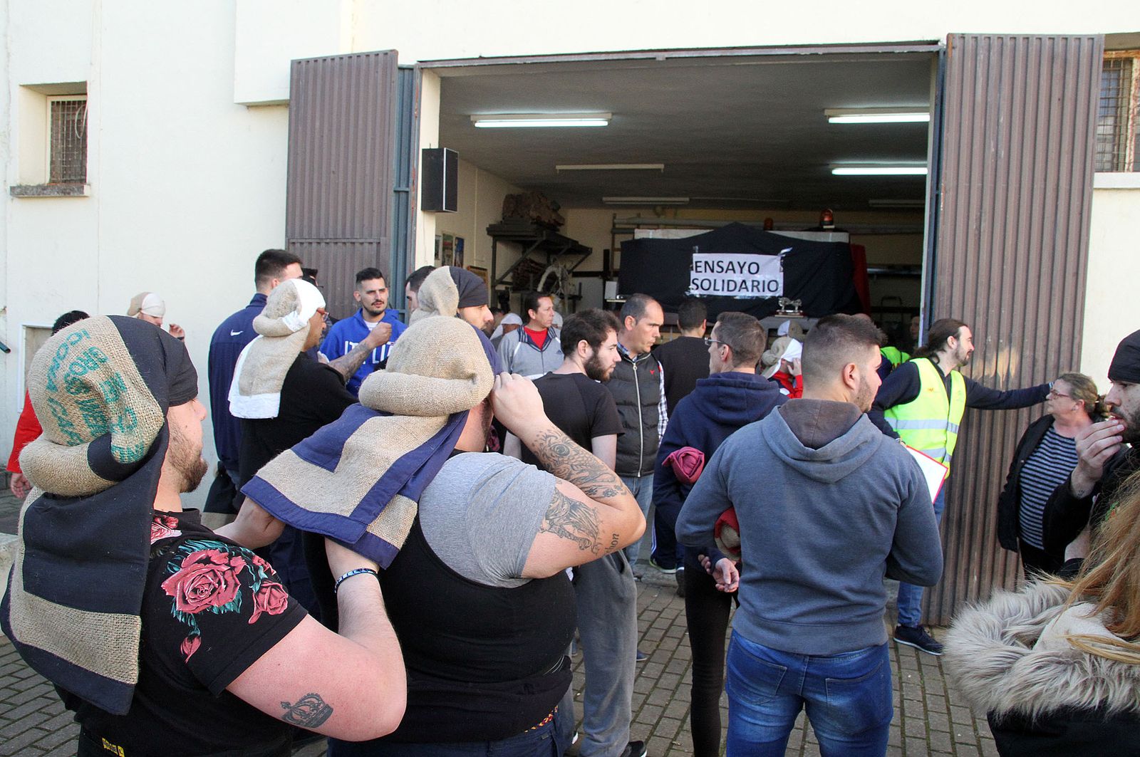 Ensayo solidario de la Hdad del Perdón, en imágenes