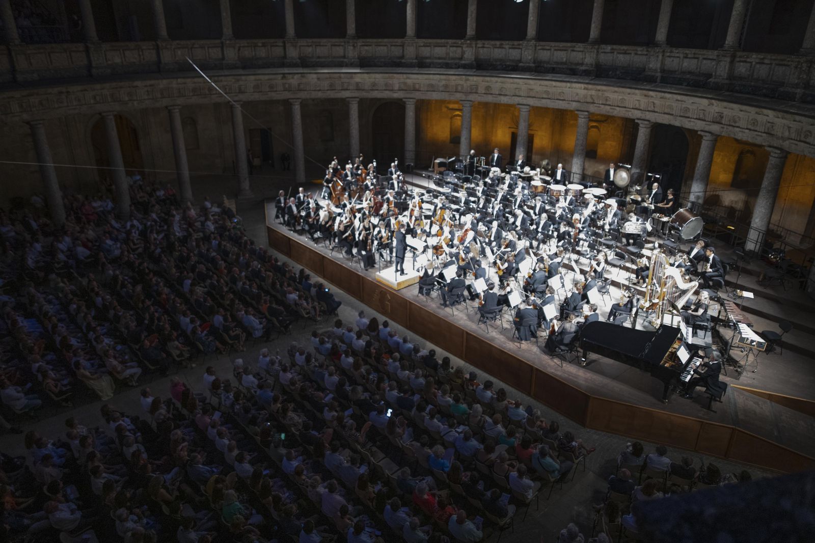 Así ha sido el concierto de la Filarmónica de Luxemburgo en el Palacio de Carlos  V  durante el Festival de Música y Danza de Granada