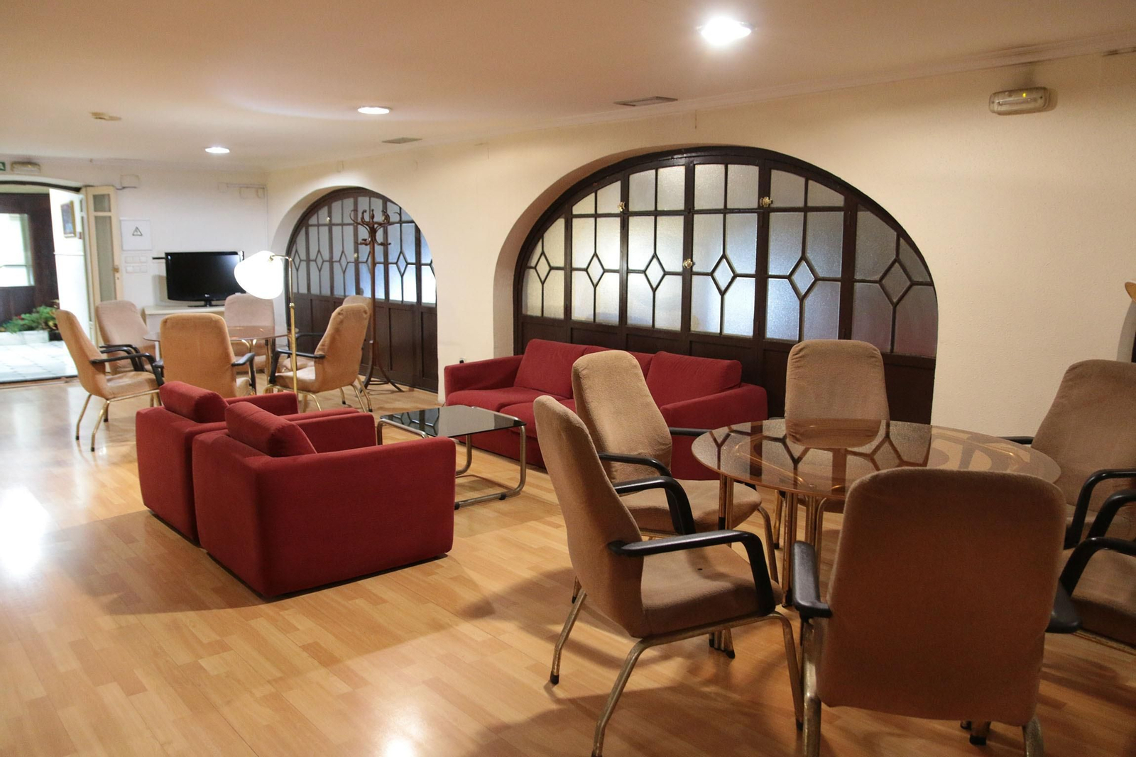 Así de espectaculares son los salones del Círculo Mercantil de Almería