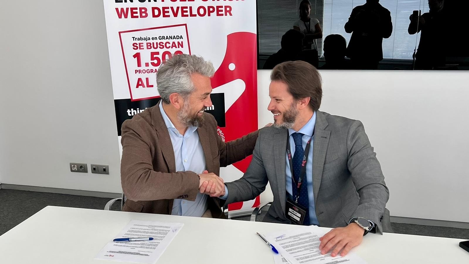 Marcelo Vázquez, presidente del Círculo Tecnológico de Granada durante la firma.