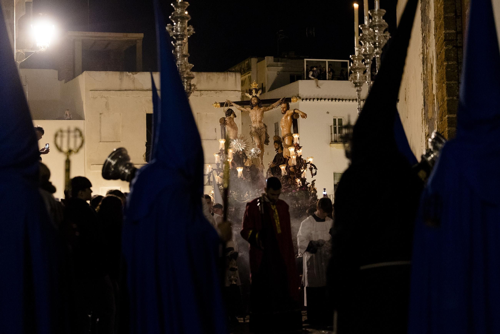 Imágenes de la salida del Perdón en la Semana Santa de Cádiz 2025