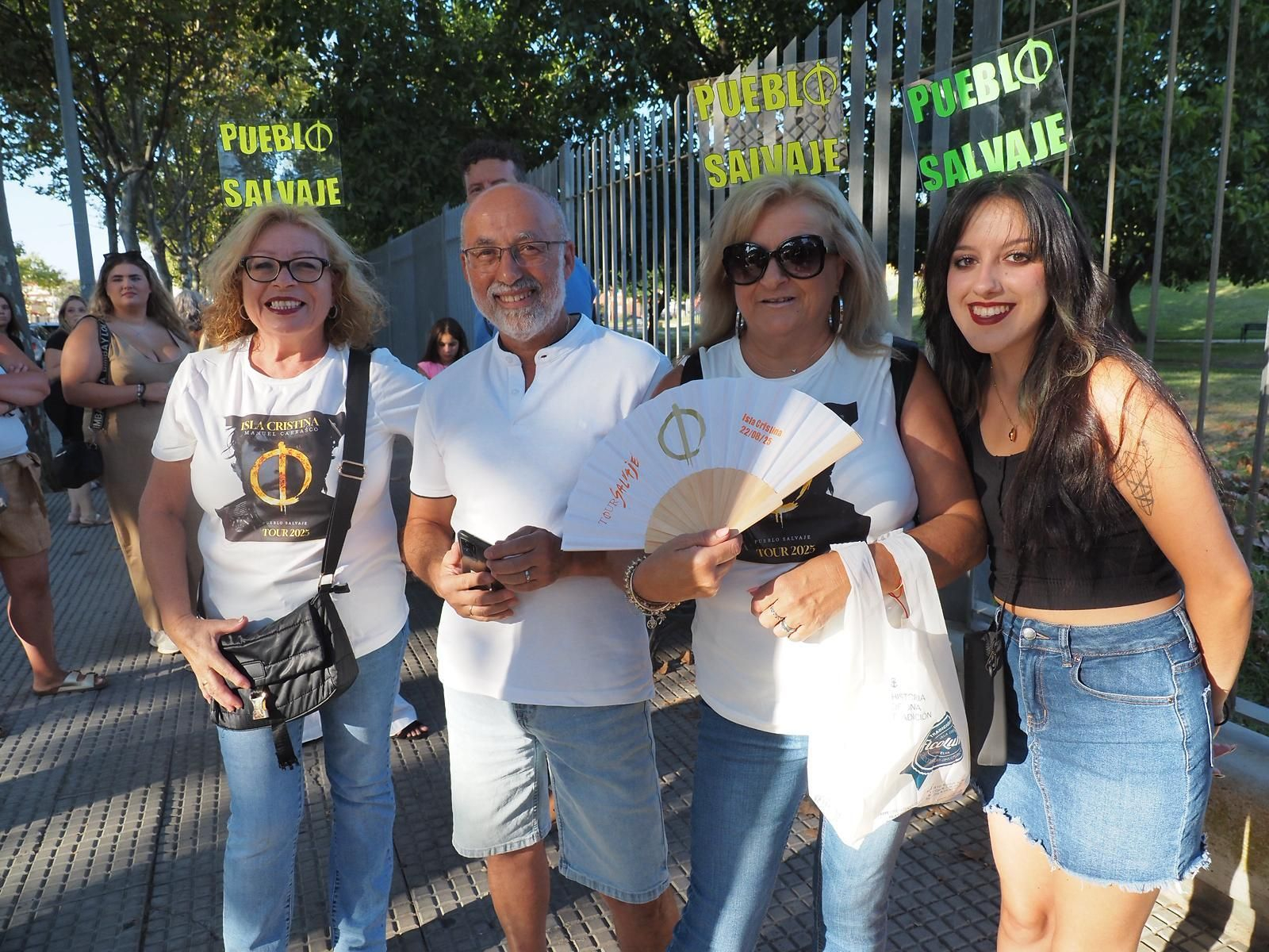 Ambiente previo al concierto de Manuel Carrasco en Isla Cristina