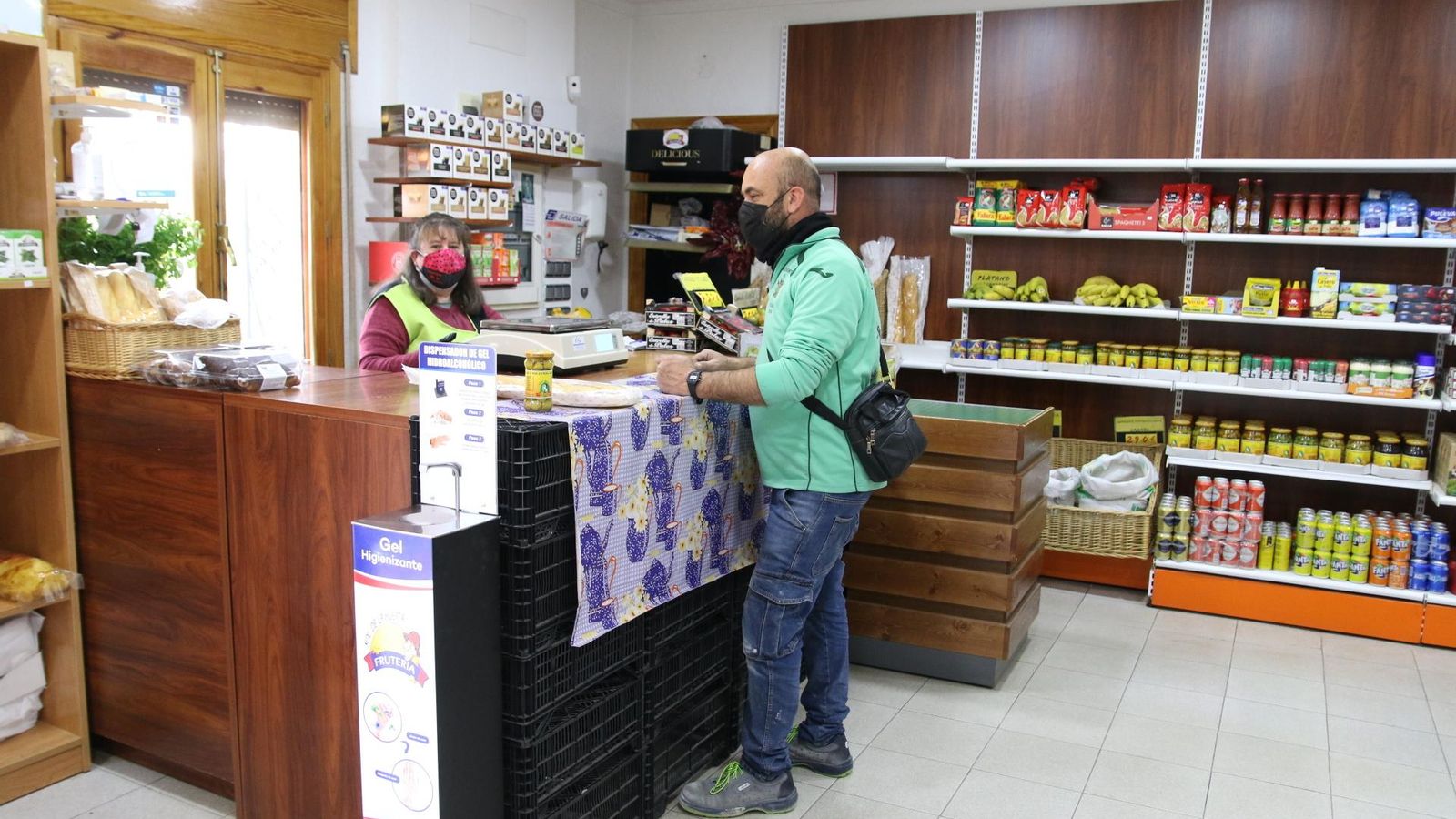 La frutería Sol de la Huerta reparte a domicilio a decenas de familias confinadas en el pueblo