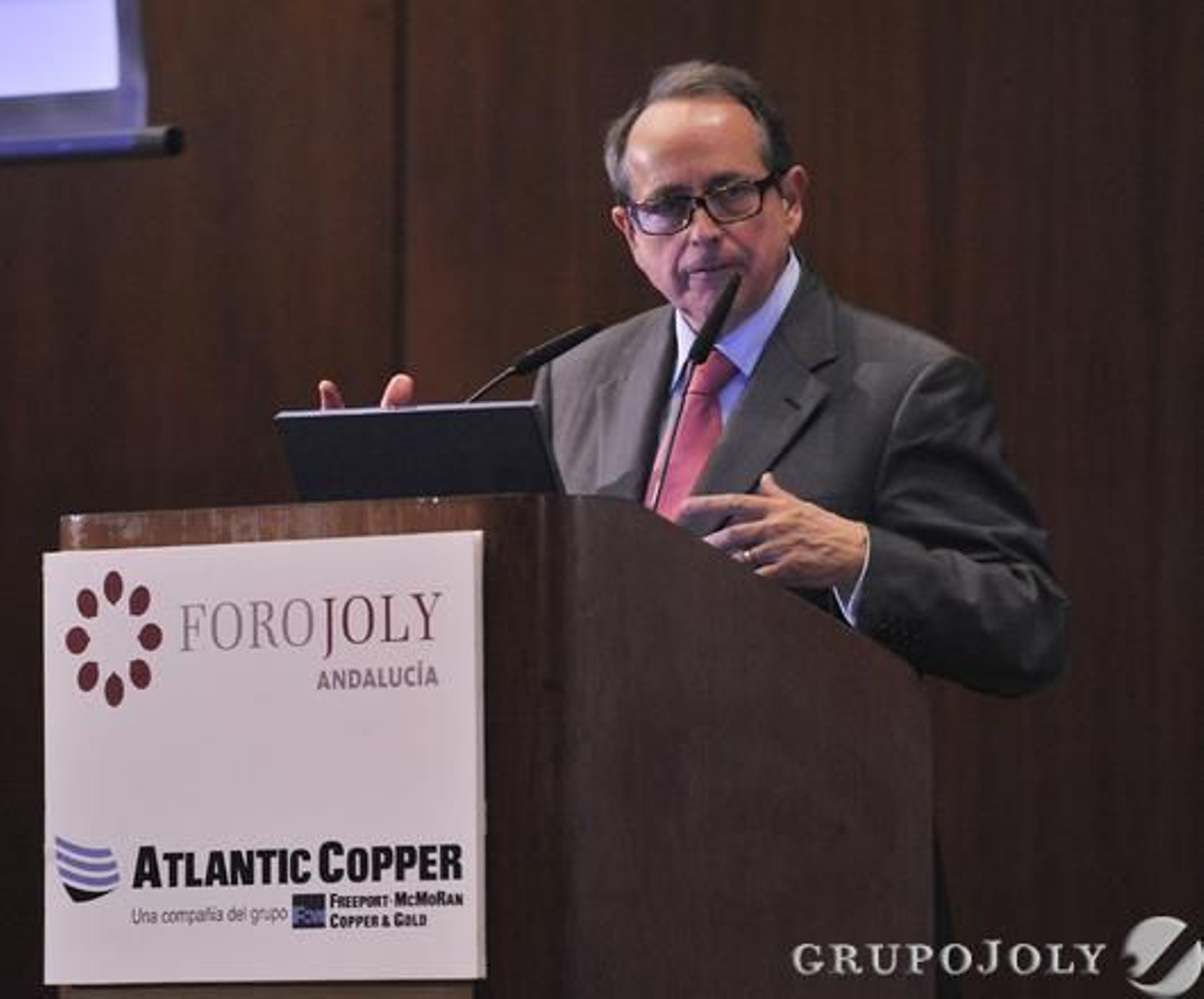 Juan José Toribio, en un momento de su intervención en el hotel Barceló Renacimiento de Sevilla.

Foto: Juan Carlos Vázquez