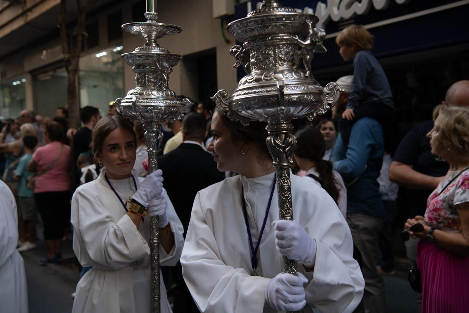 El pueblo de Jaén abraza con solemnidad a El Abuelo en la Magna, en imágenes