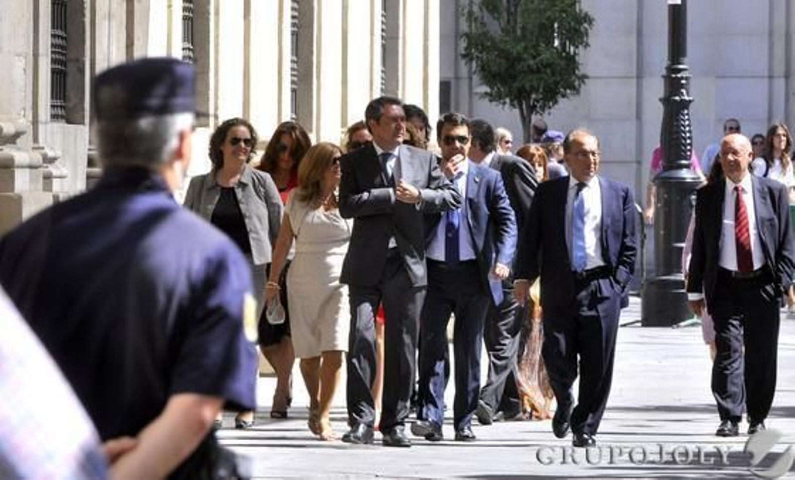 Espadas llega al Ayuntamiento entre silbidos.

Foto: Manuel Gomez