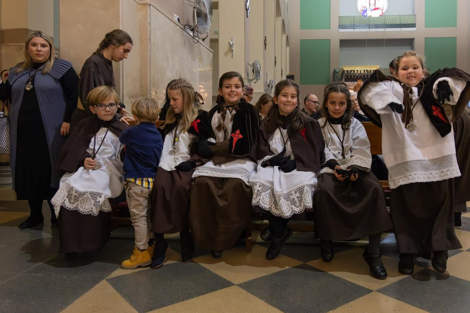 La temida lluvia impide el desarrollo normal de este Martes Santo