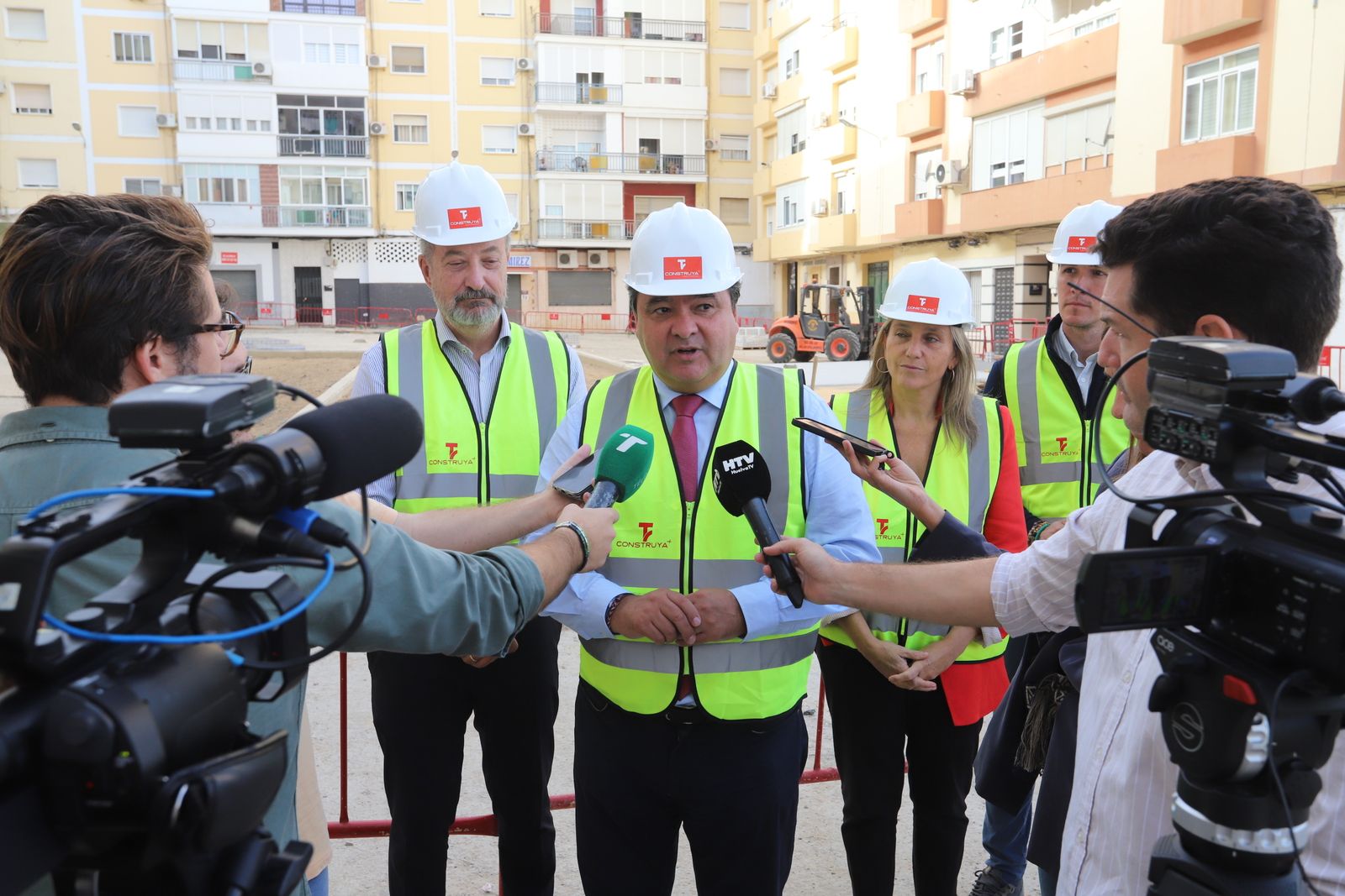 Las obras de peatonalización de la Plaza de Los Dolores, en imágenes