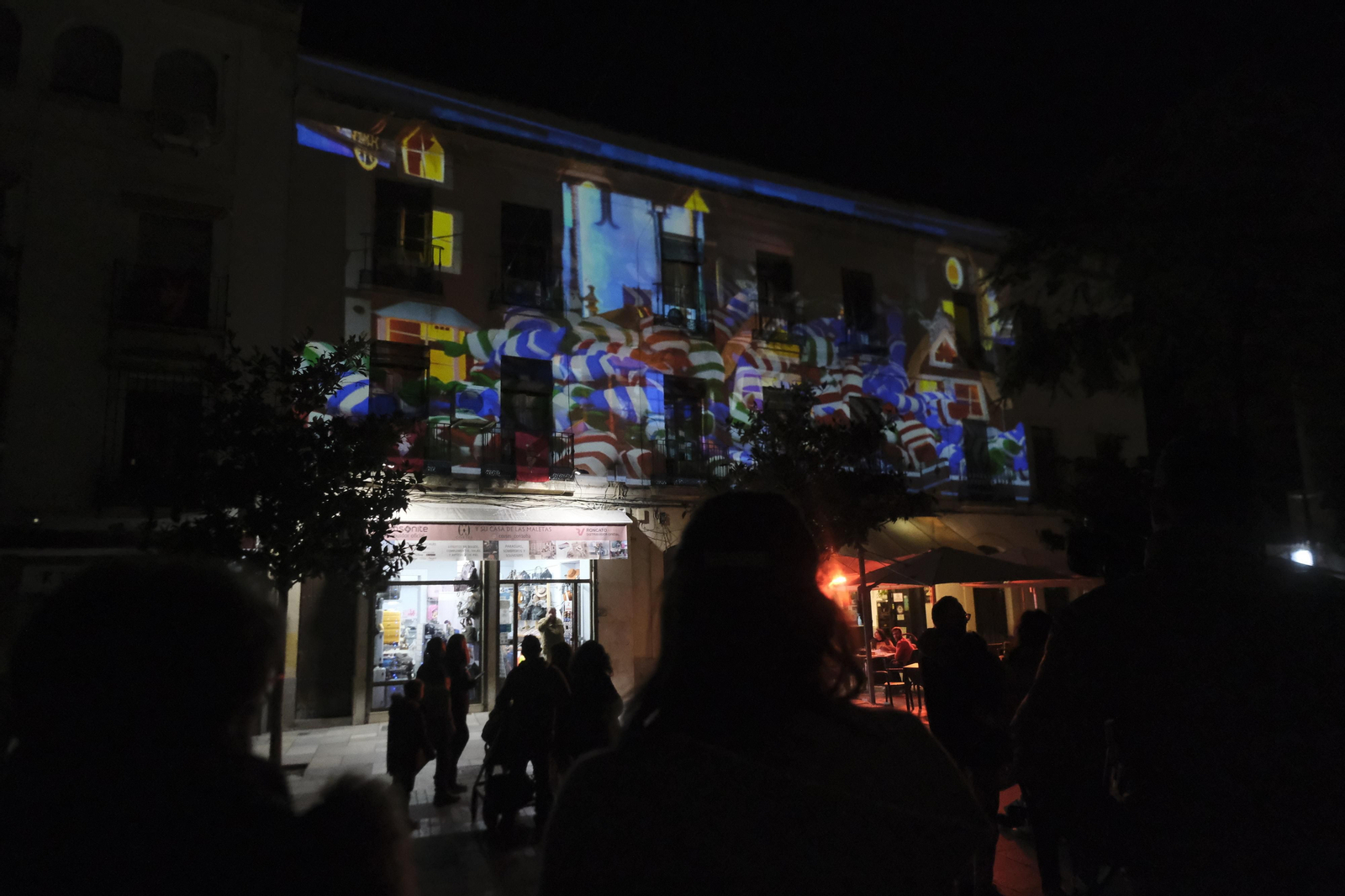 El vídeo 'mapping' de la Navidad en Córdoba ya luce en Capitulares, en imágenes