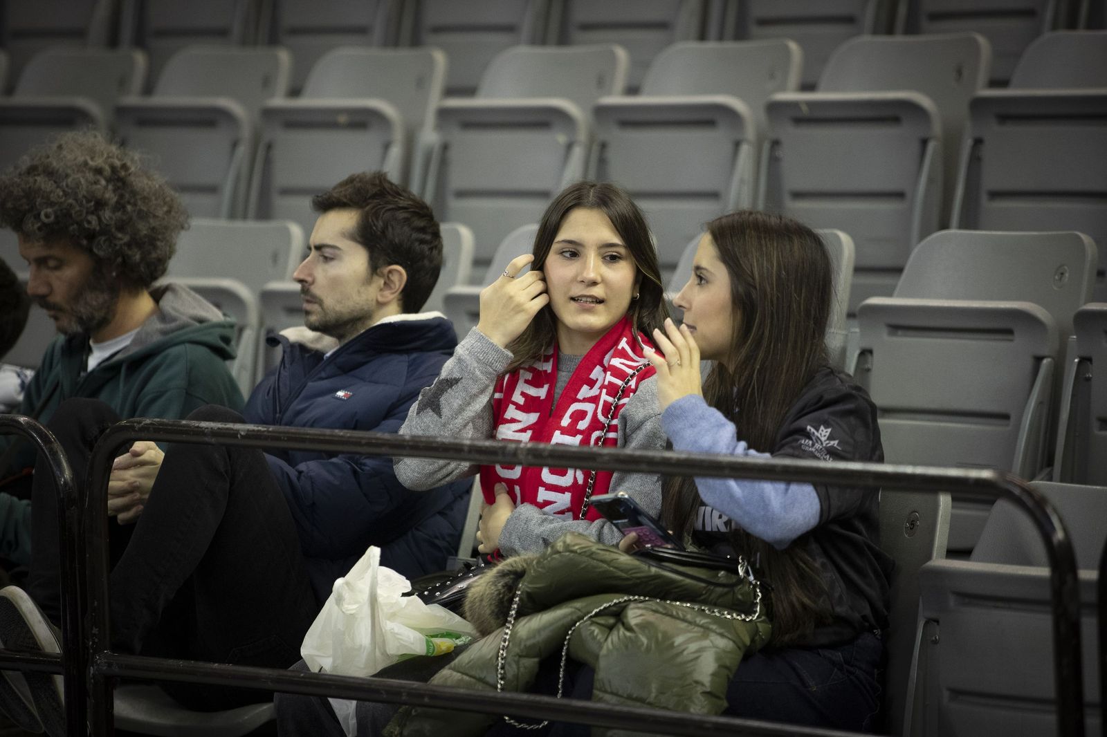 Encuéntrate en el Palacio de Deportes en el partido del Covirán Granada