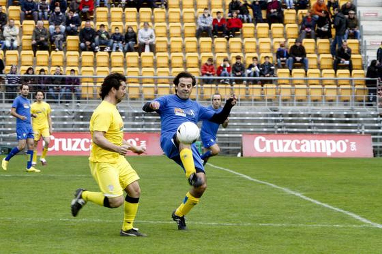 El partido de los Reyes Magos congregó a unas 3.000 personas que disfrutaron del espectáculo futbolístico, al mismo tiempo que colaboraban con la campaña  "Ningún niño sin juguete"

Foto: Lourdes de Vicente