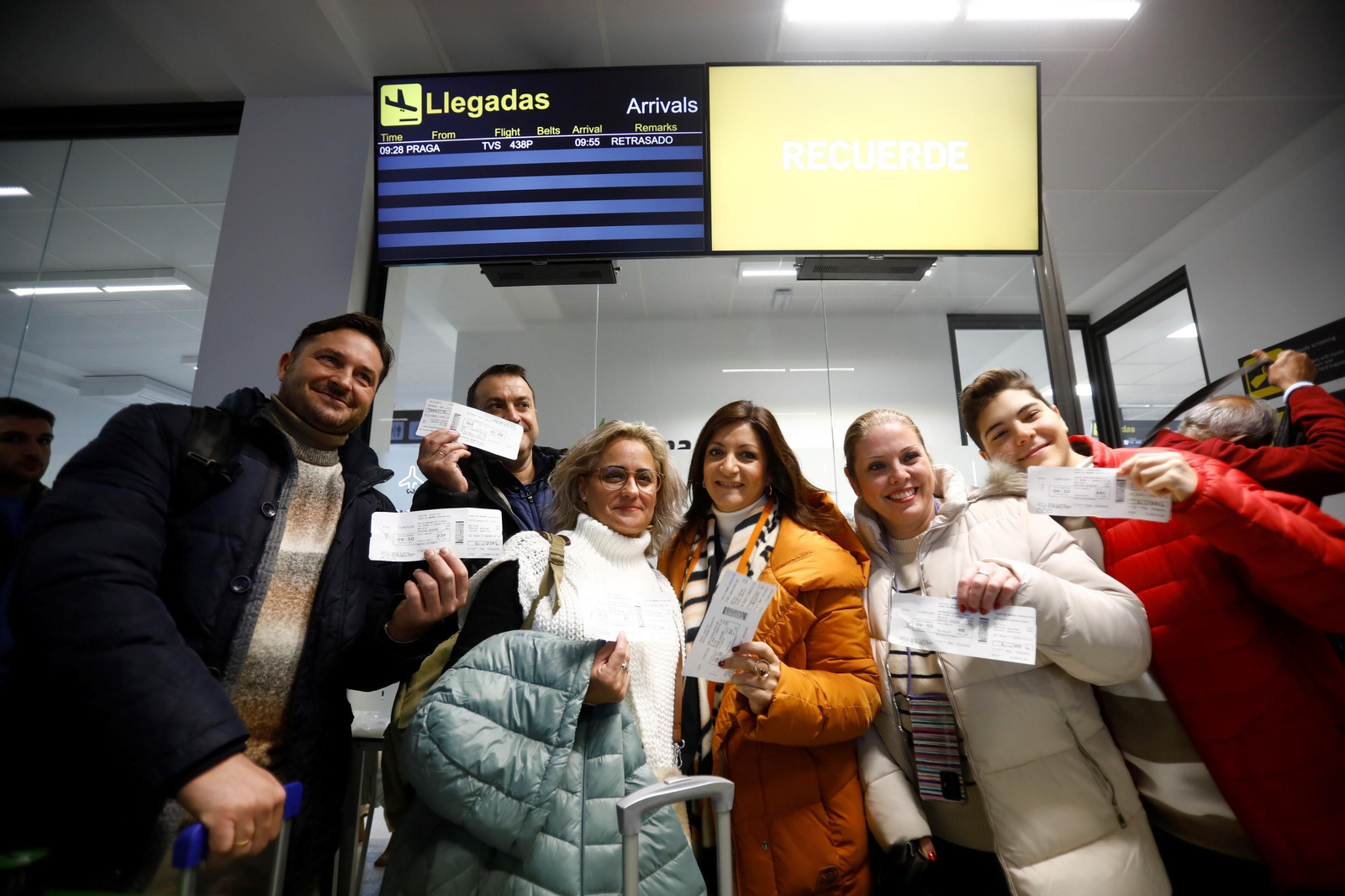 El despegue del el primer vuelo chárter a Europa en el aeropuerto de Córdoba, en imágenes