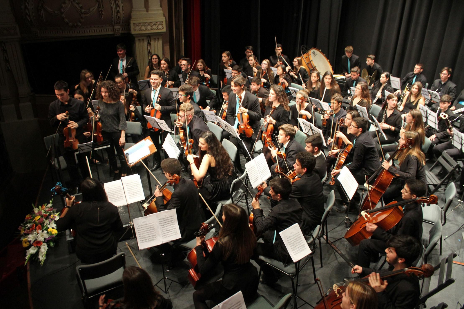 La Asociación de Industrias Químicas, Básicas y Energéticas de Huelva (Aiqbe) organiza un concierto que corre a cargo de la Orquesta Sinfónica del Conservatorio Profesional de Música de Huelva 'Javier Perianes'