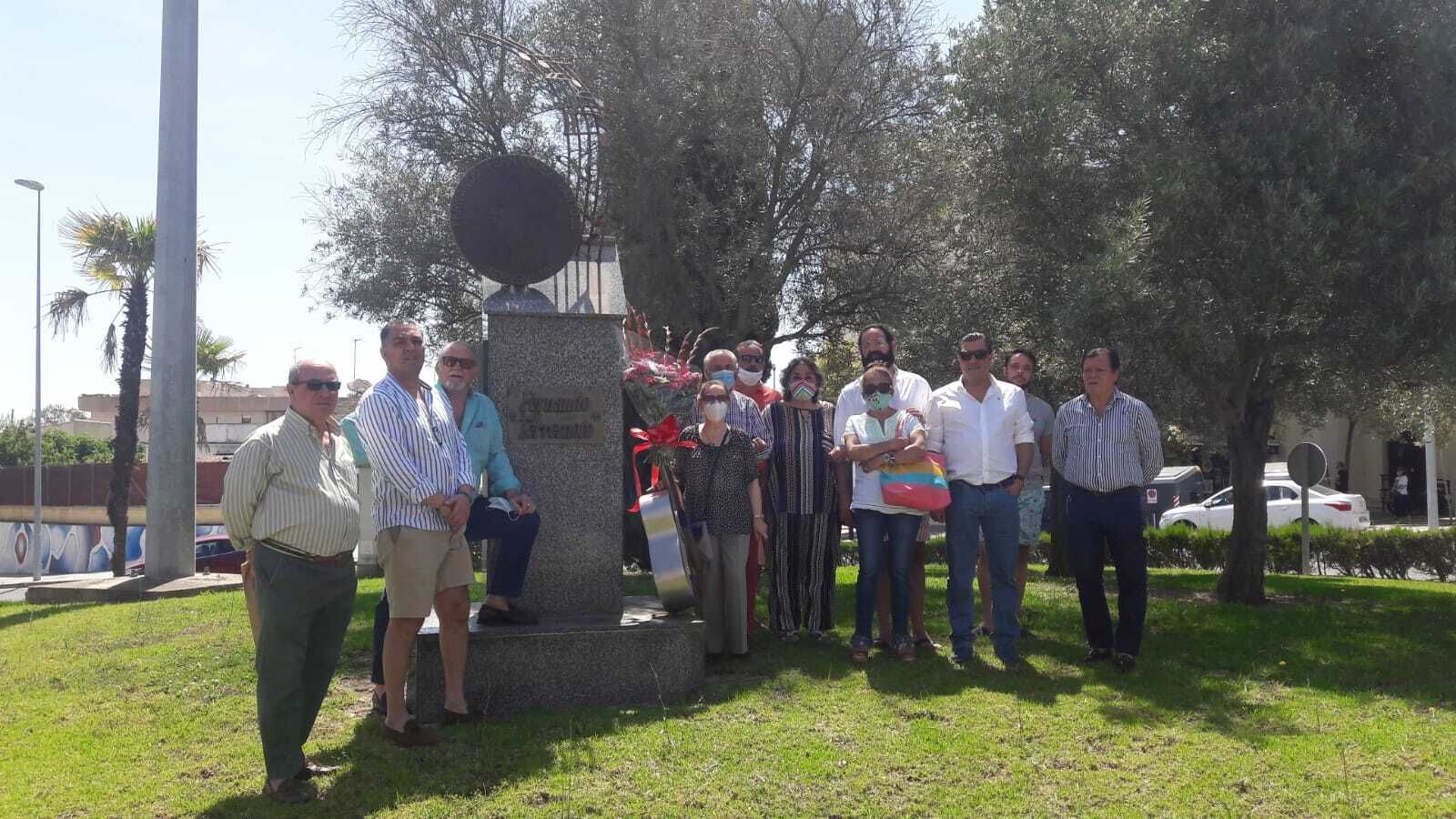 La entrega al monumento de Fernando Terremoto hijo.