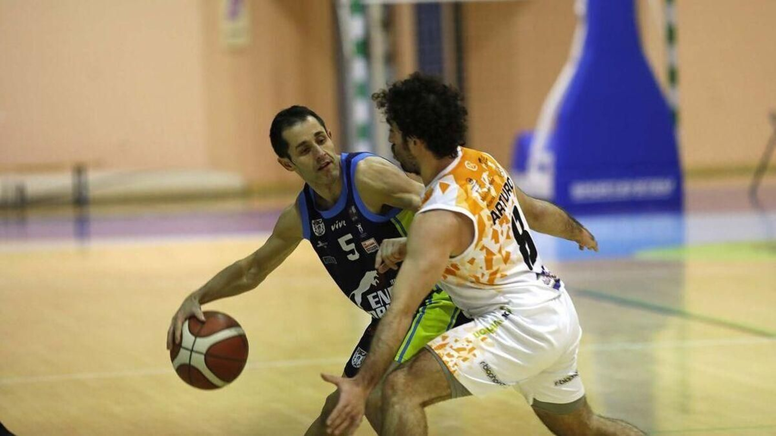 Javi Fernández, en un partido con Udea.