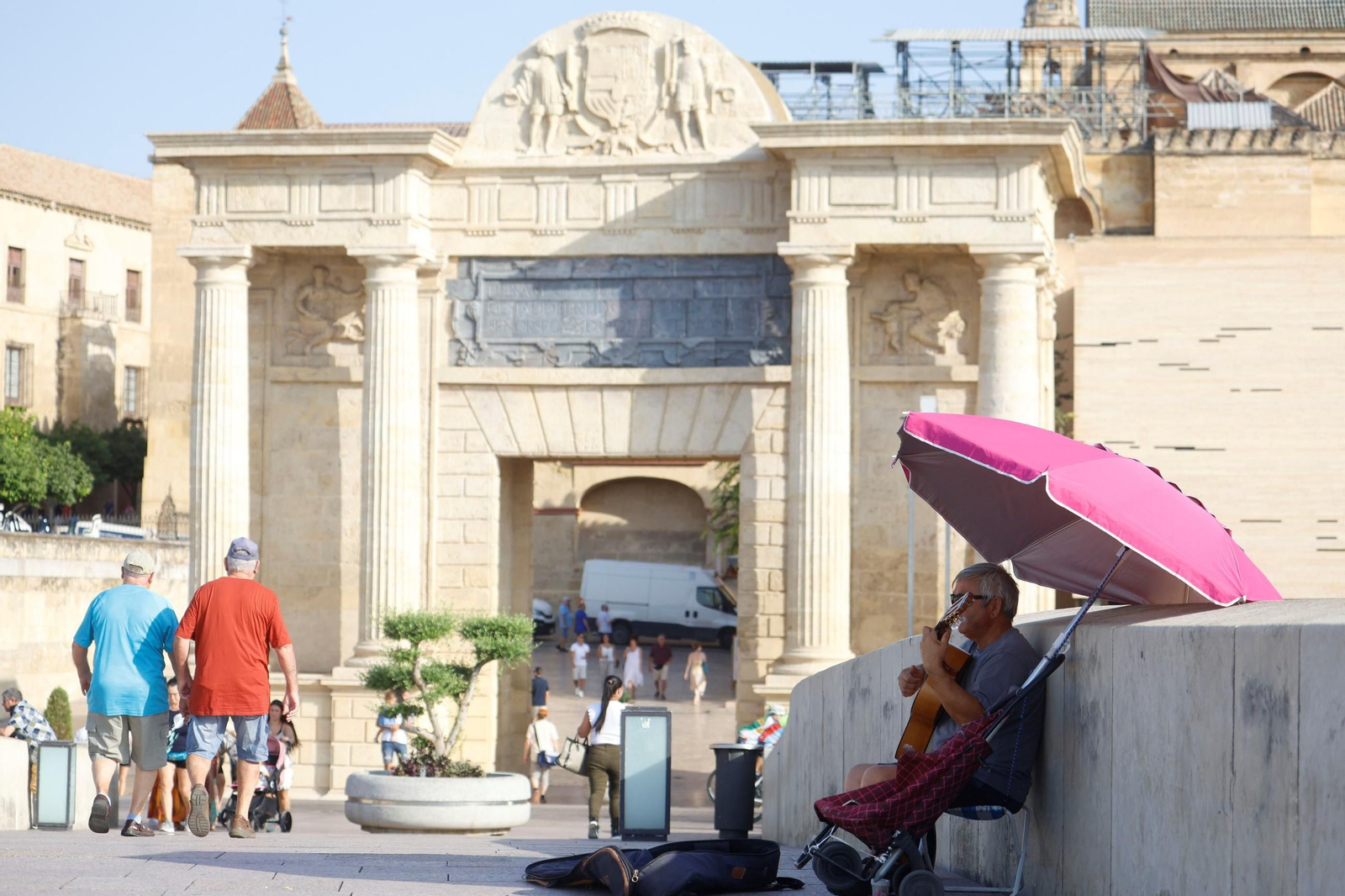 El turismo en Córdoba con aviso rojo por altas temperaturas, en imágenes