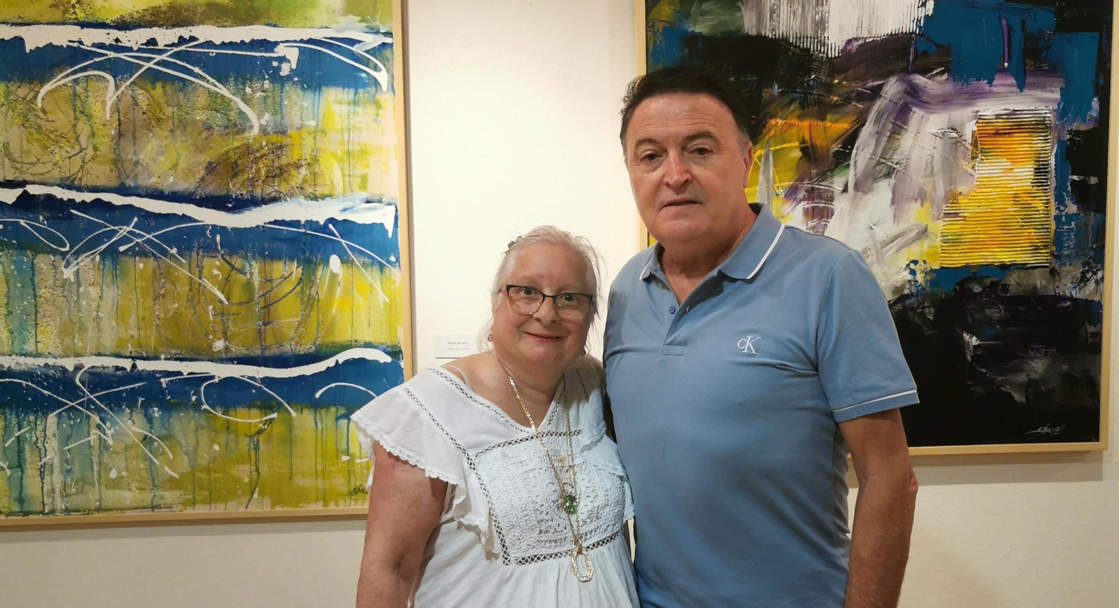 Helen Sánchez Zhu junto a Juan D. Pardo, el día de la inauguración.