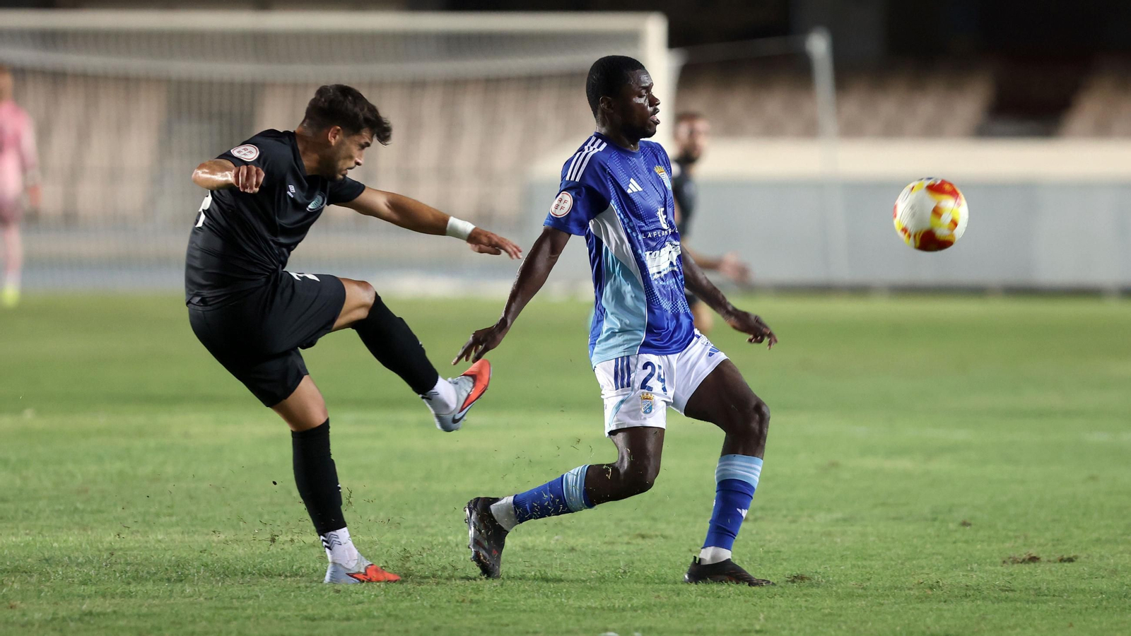 Imágenes del Trofeo Feria de la Vendimia entre el Xerez CD y el Juventud Torremolinos en Chapín