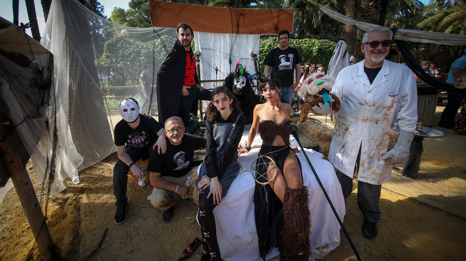 Miles de asistentes a la fiesta de Halloween en el Zoo de Jerez