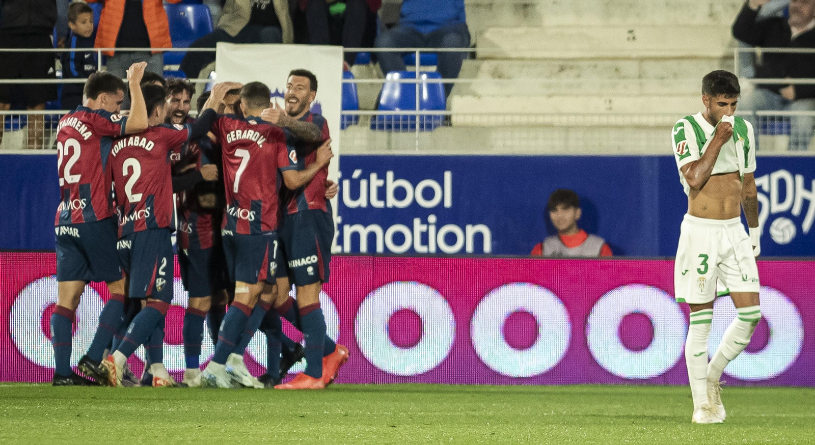 Calderón se lamenta después del gol de Óscar Sielva que puso el 1-0 en el Córdoba CF - Huesca. Calderón se lamenta después del gol de Óscar Sielva que puso el 1-0 en el Córdoba CF - Huesca.