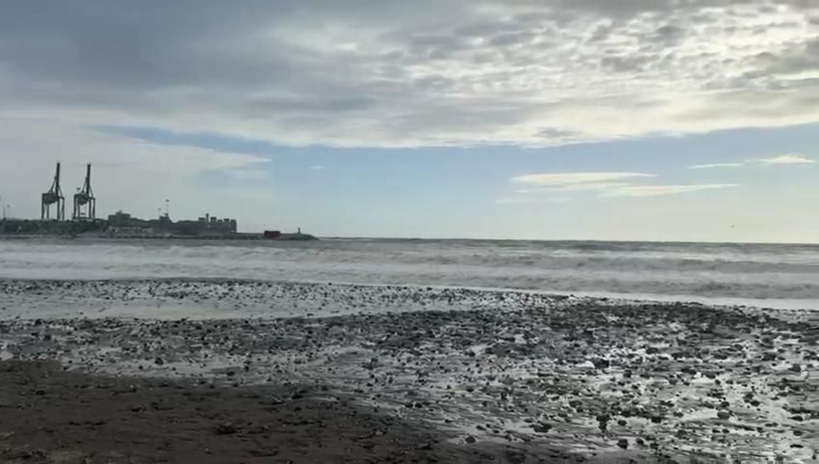 La borrasca Emilia 'castiga' las playas de Málaga