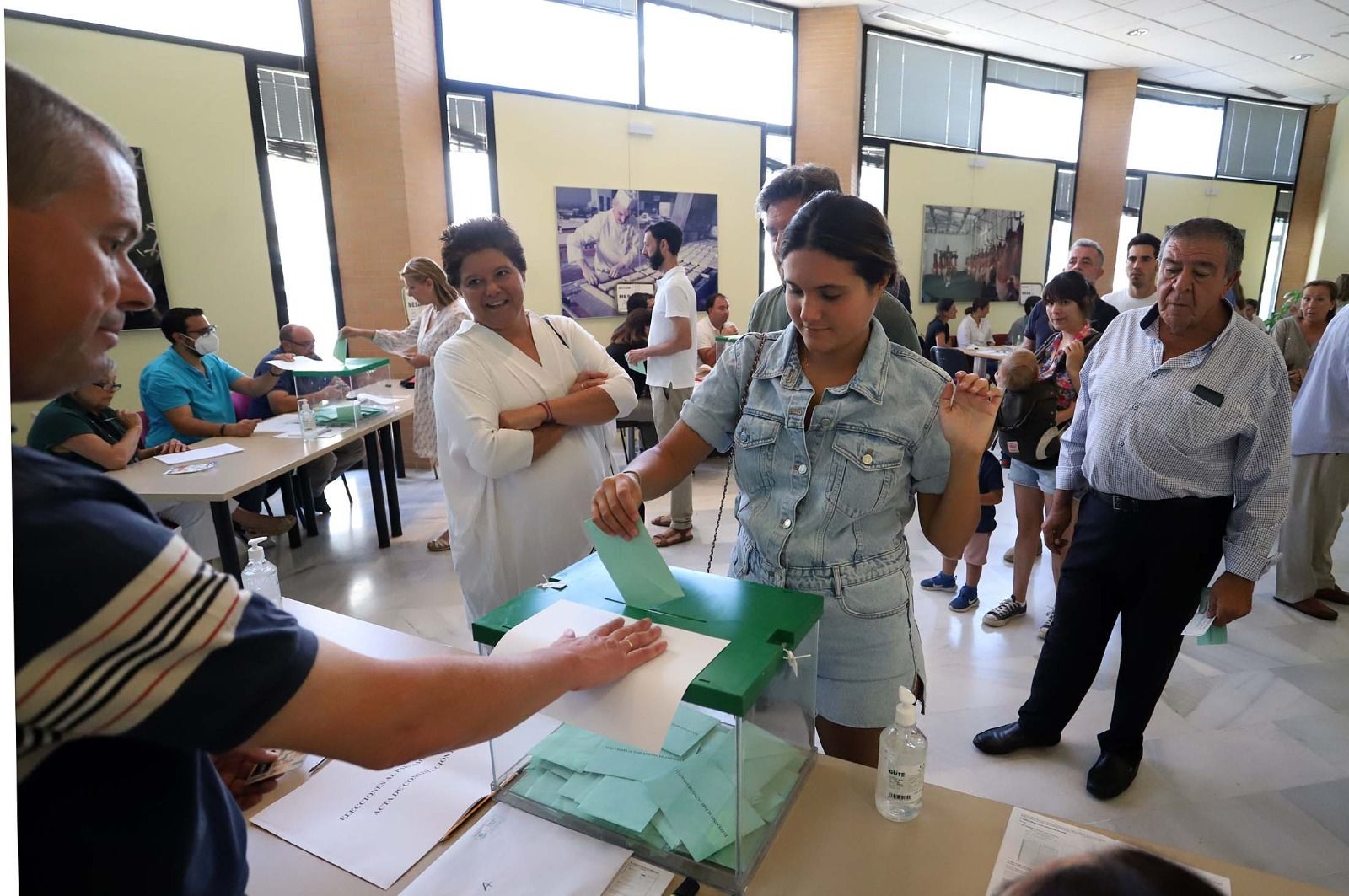 Imágenes de la jornada electoral en Huelva