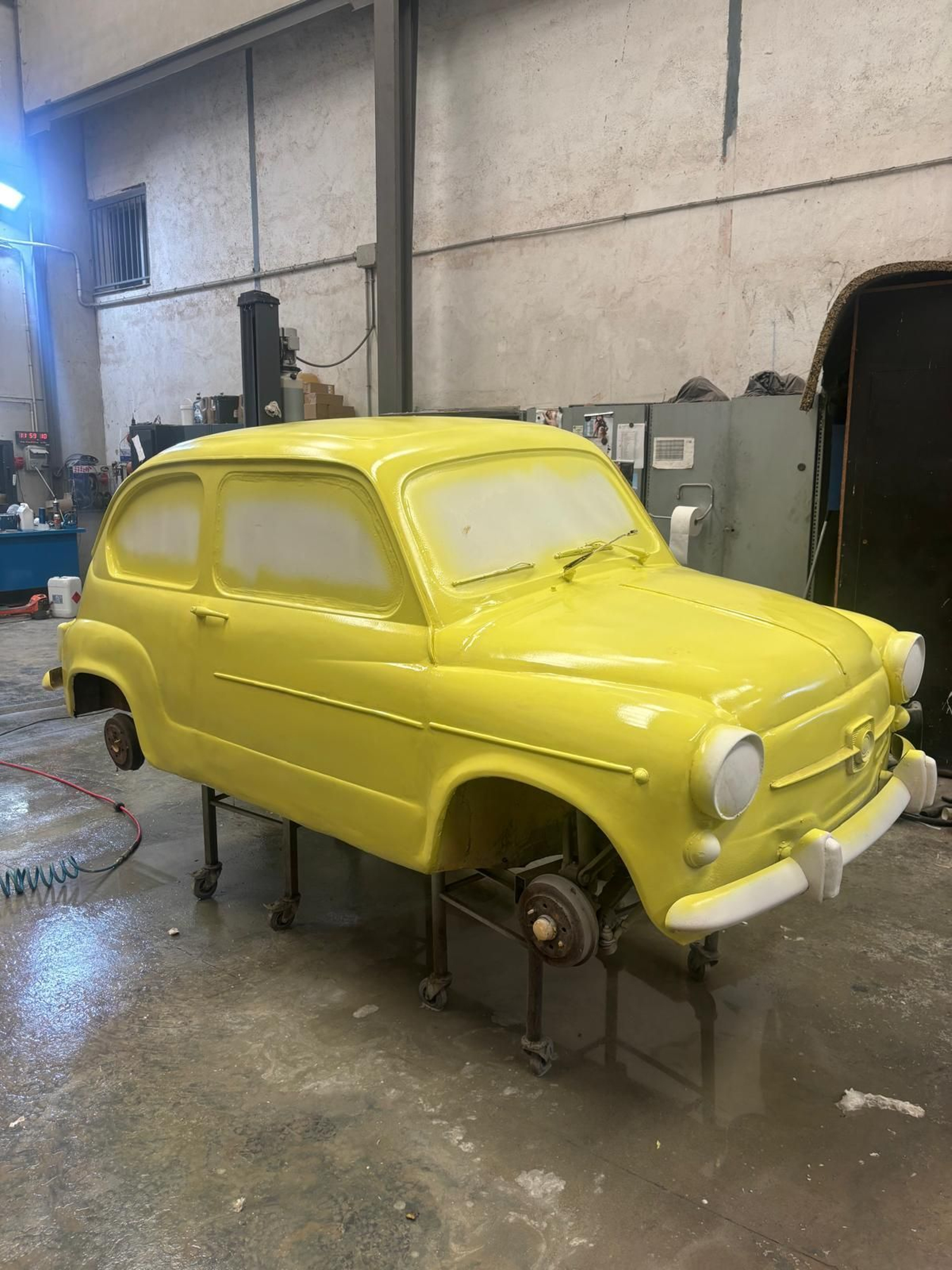 El vehículo amarillo fue el primero en ser intervenido