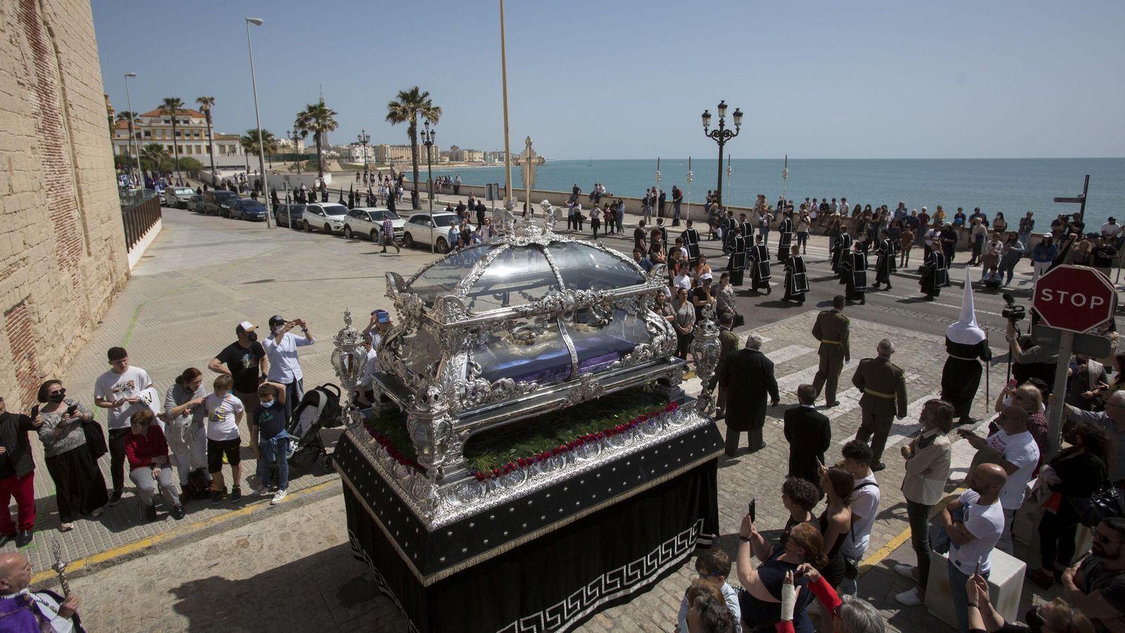 La urna del Santo Entierro, una de las joyas de la Semana Santa de Cádiz.