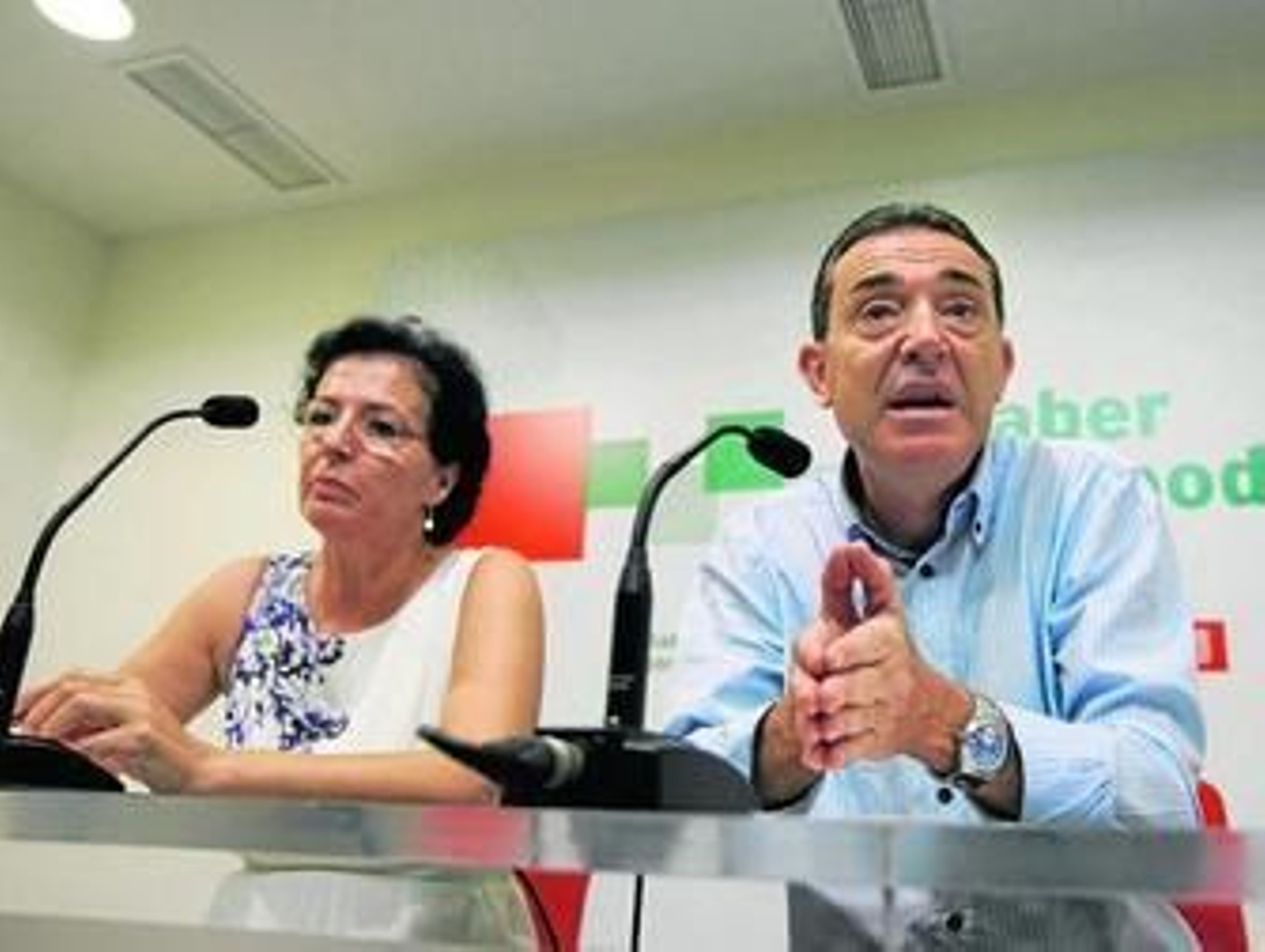 La dirección del PSOE de Almería ha alertado sobre las consecuencias de la subida del IVA.