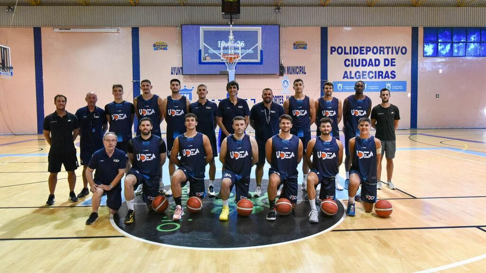 La plantilla de Udea, en su primer entrenamiento La plantilla de Udea, en su primer entrenamiento