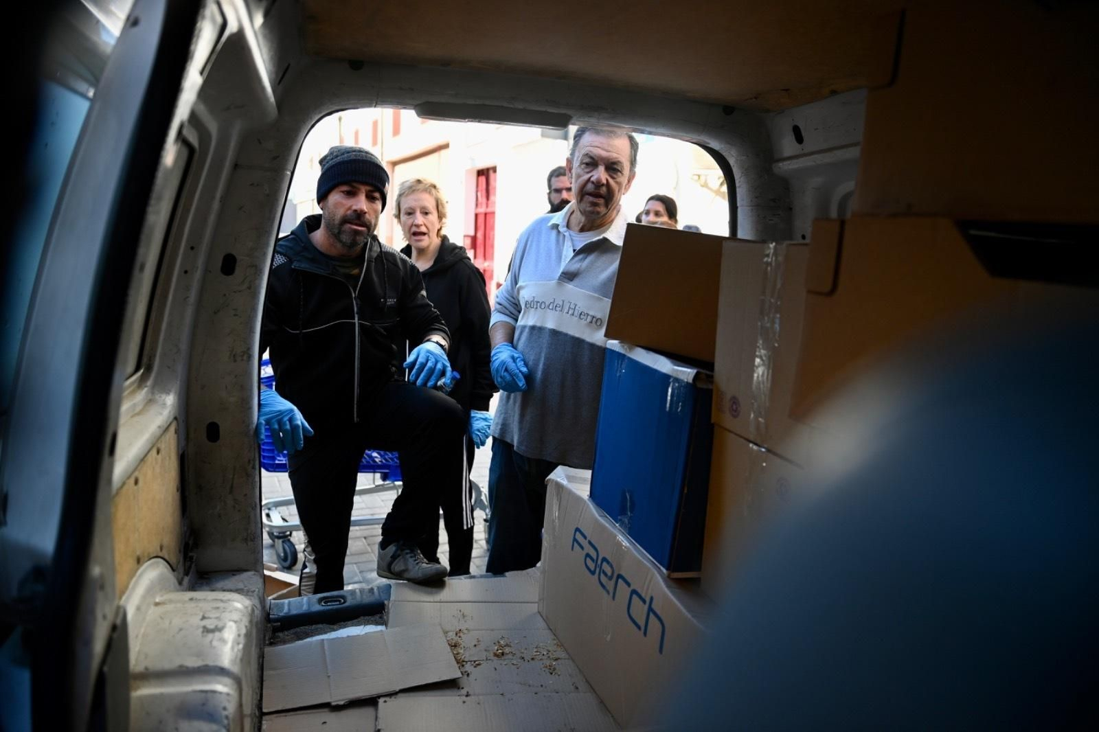 Nadie sin cena de Nochebuena, gracias a los Ángeles Malagueños de la Noche