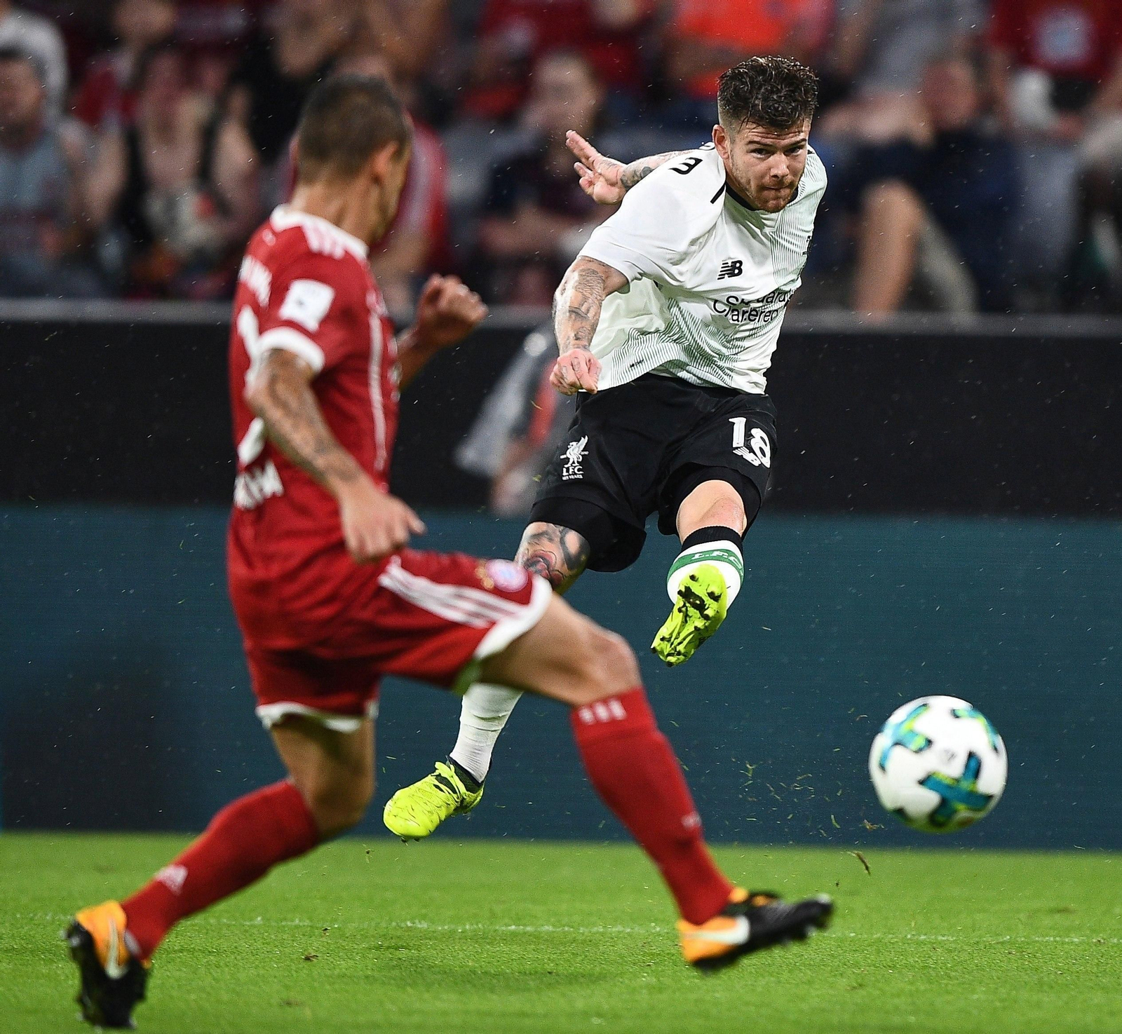 Alberto Moreno dispara a puerta en el encuentro contra el Bayern Múnich del pasado 1 de agosto.