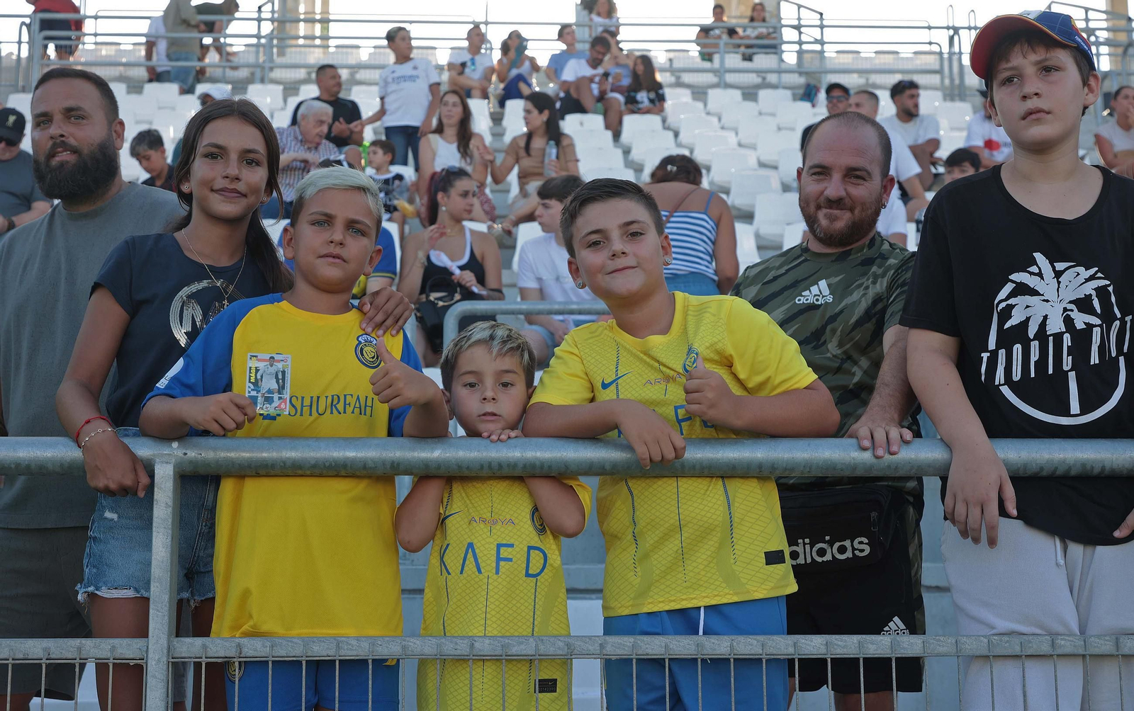 Búscate durante el Granada - Al Nassr en el Ciudad de La Línea