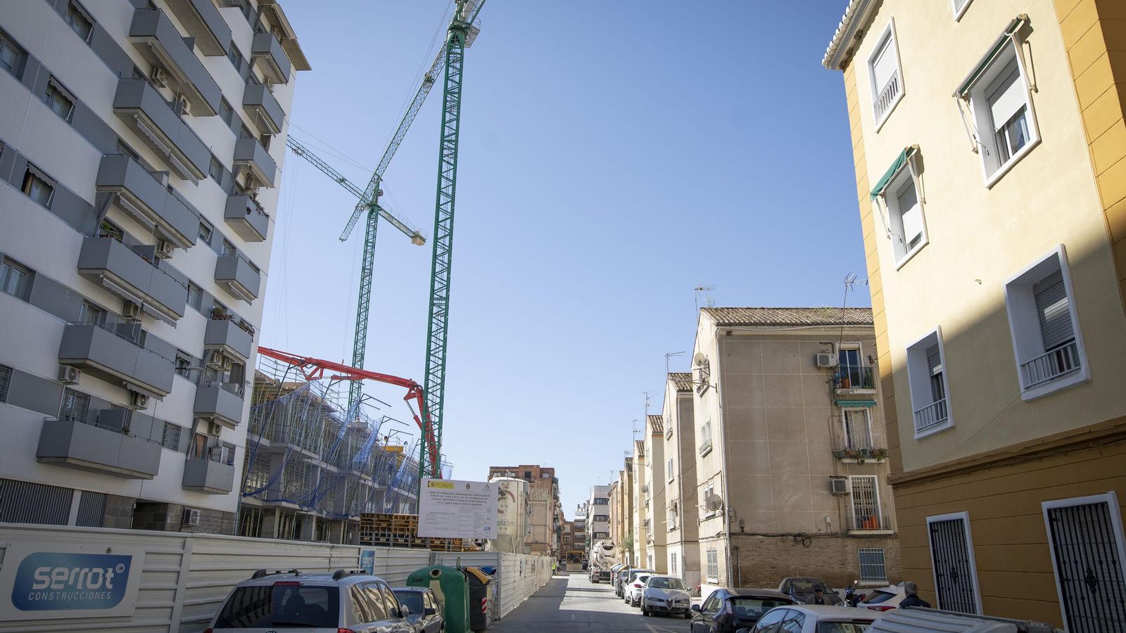 Santa Adela, con los edificios antiguos, el nuevo y el que está en construcción.