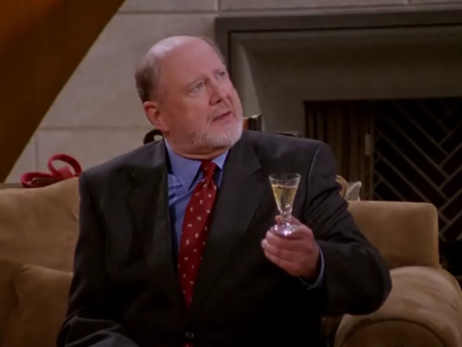 El personaje Leland Barton disfruta del amontillado.