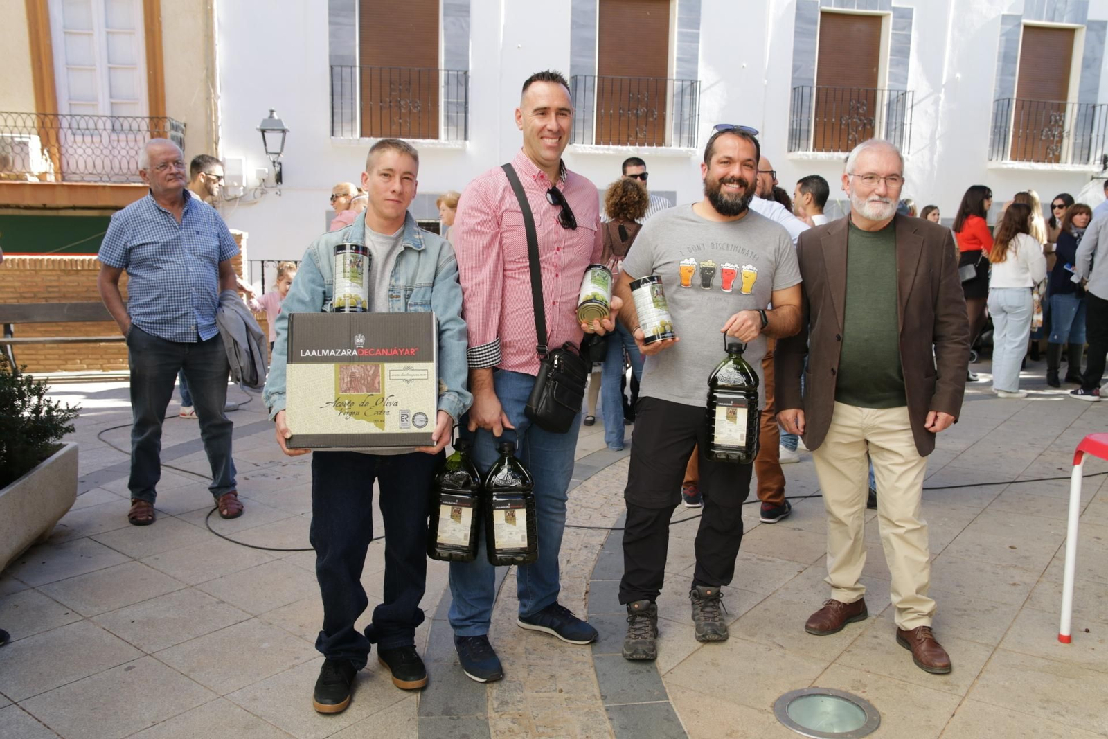 Las imágenes del concurso de lanzamiento de hueso de aceituna de Canjáyar