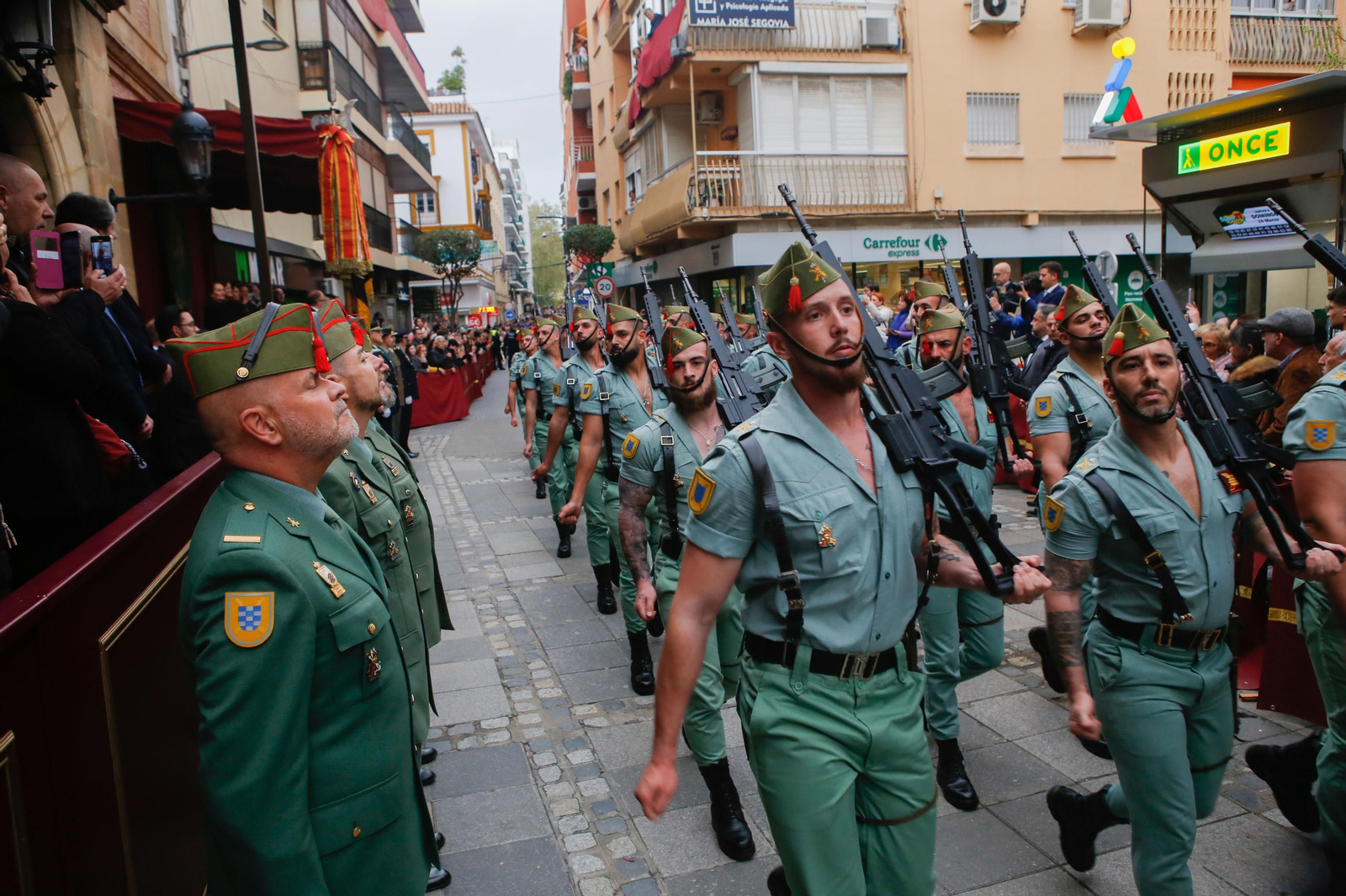 Fotos del Lunes Santo en Algeciras: Desfile de la Legión
