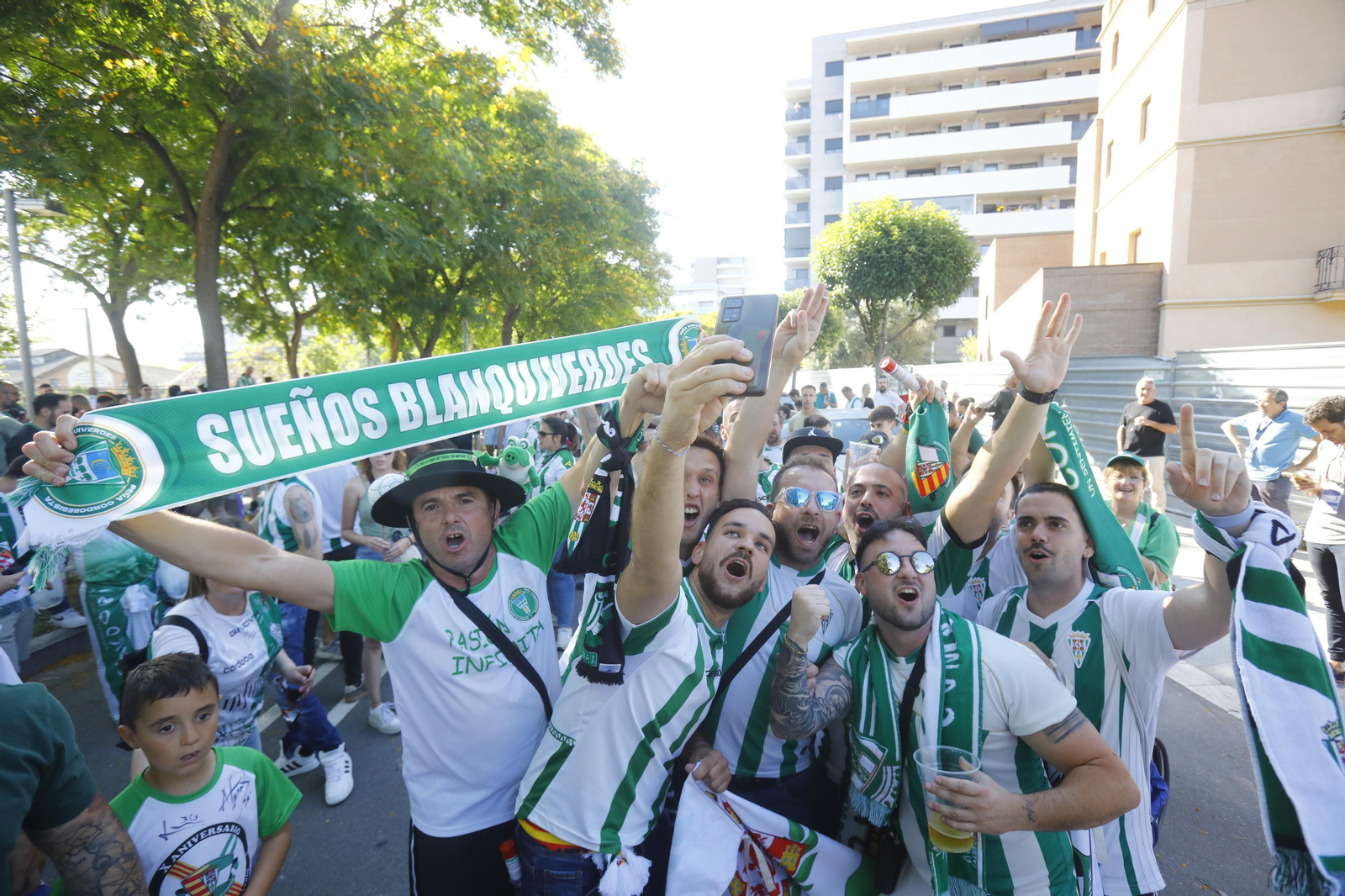 Las mejores fotos de la afición del Córdoba CF en la previa del partido ante el Barcelona Atlètic