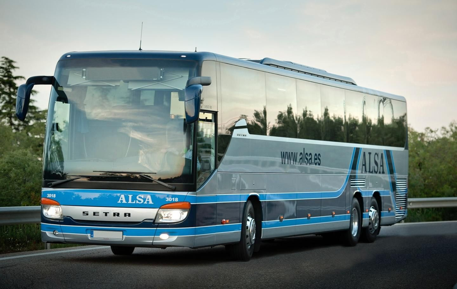 Autobús de la empresa Alsa en una imagen de archivo.