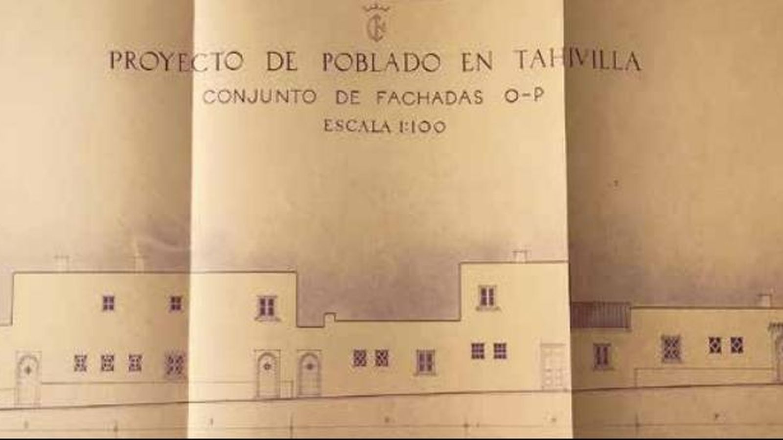 2. Fachada principal, residencial, de una manzana de viviendas de colonos de Tahivilla, donde la alineación se confía a las plantas bajas mientras que el juego de vacíos y llenos de las superiores procura diferenciar a las manzanas. Fernando de la Cuadra, 1946. APFCI.