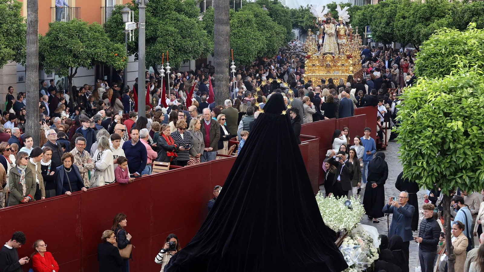 Imágenes de la Hermandad de Amor y Sacrificio en el Lunes Santo de Jerez 2025
