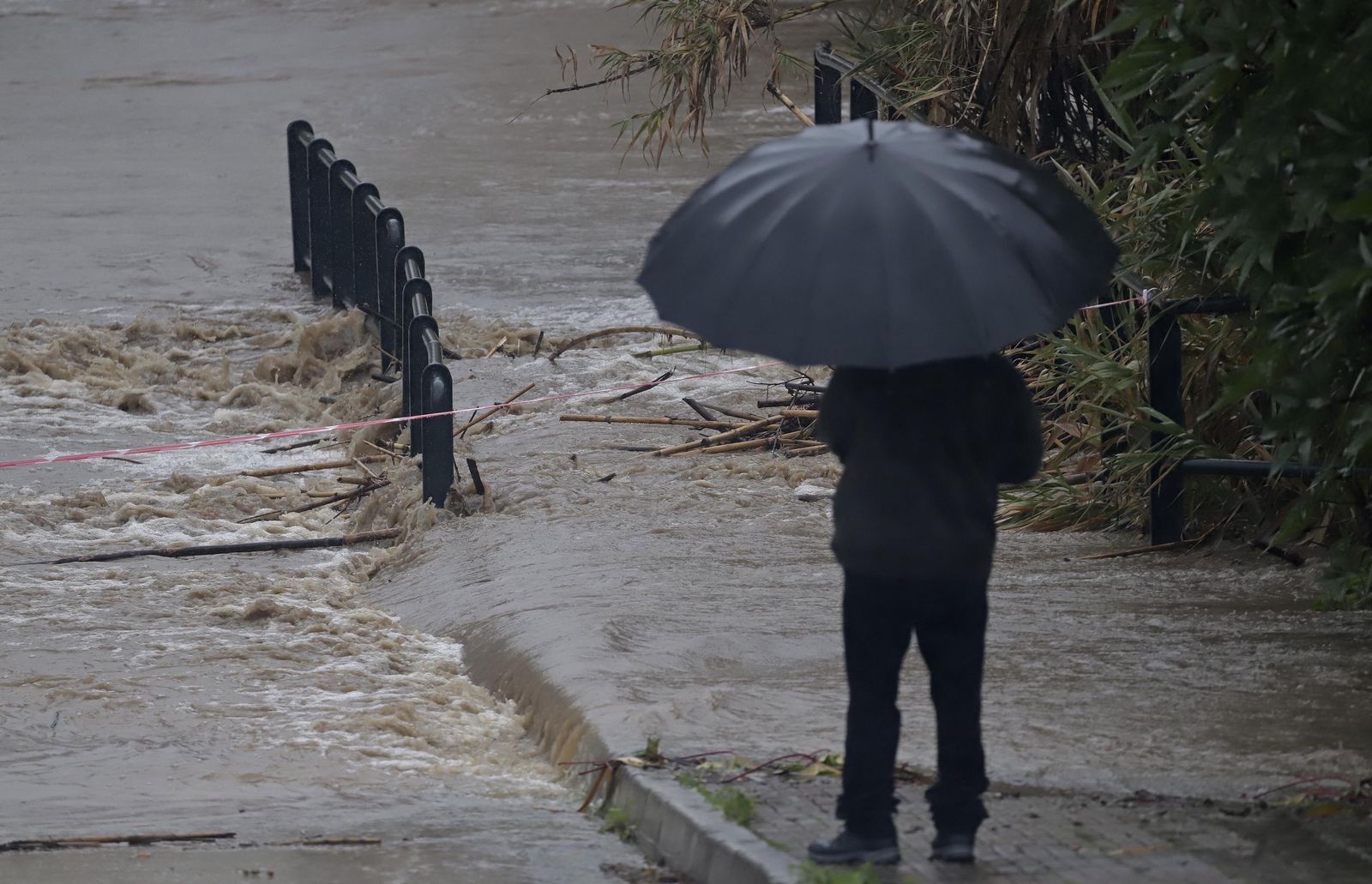 Fotos del temporal de lluvia y viento por la borrasca Kristin en Jimena de la Frontera, San Pablo de Buceite y San Martín del Tesorillo