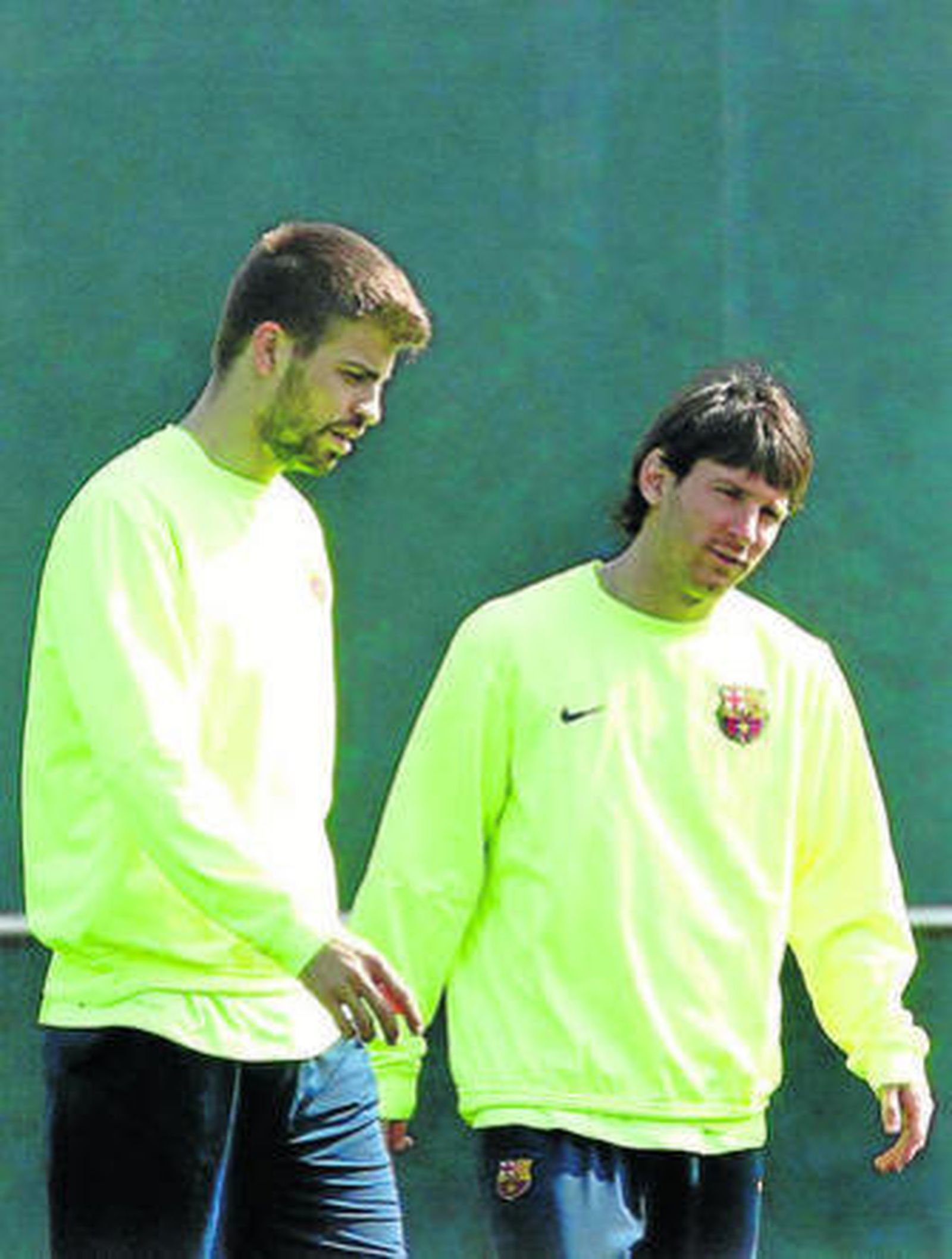 Messi, junto a Piqué, sufre un flemón y es duda ante el Zaragoza.